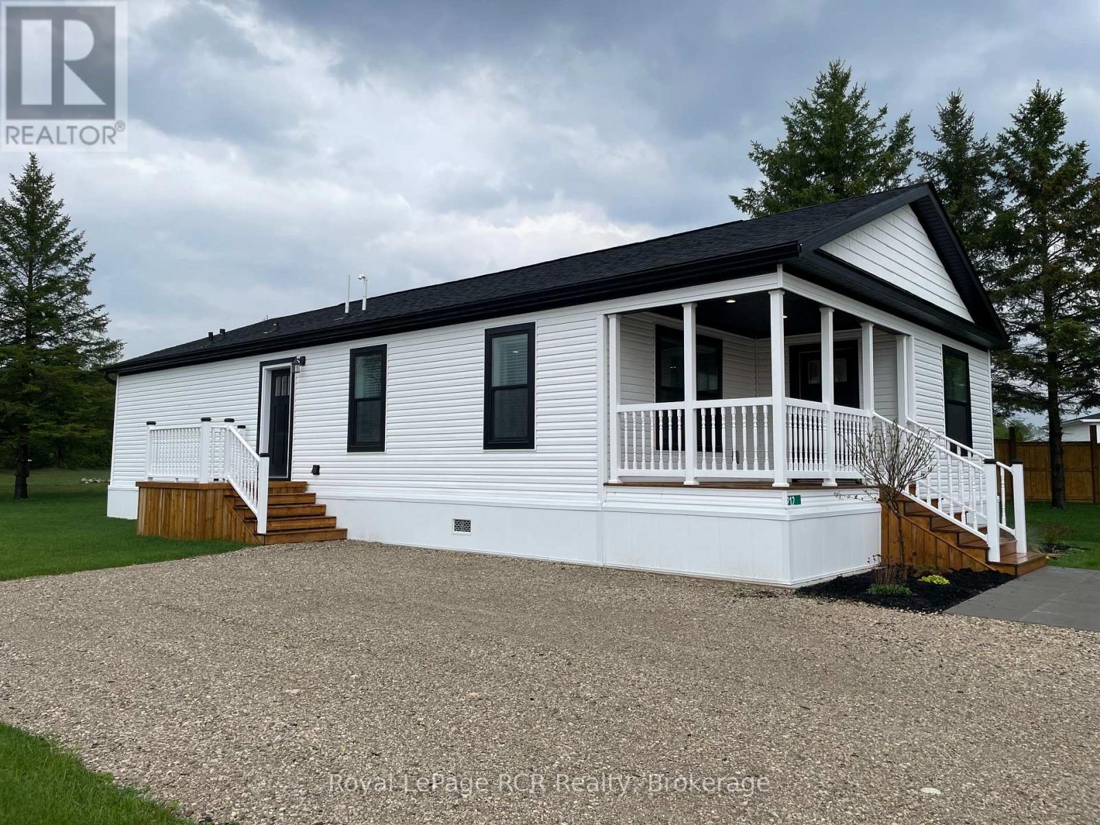 212 SPRUCE DRIVE - 34