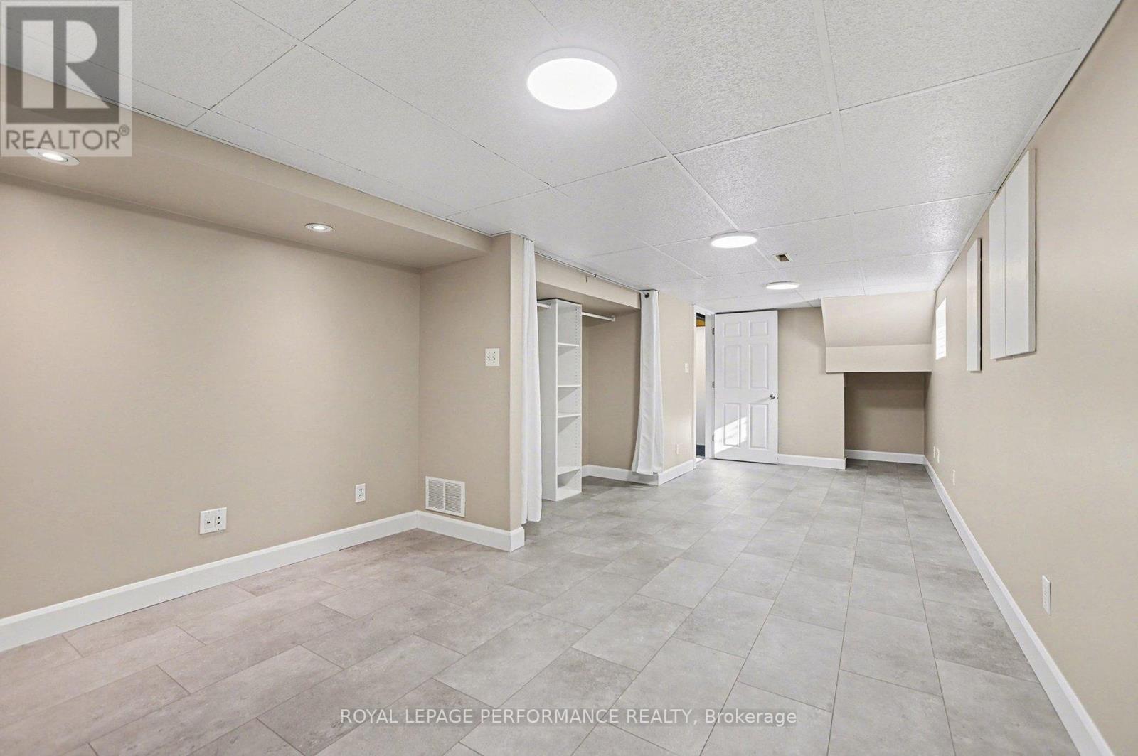 975 SHERIDAN AVENUE - 17