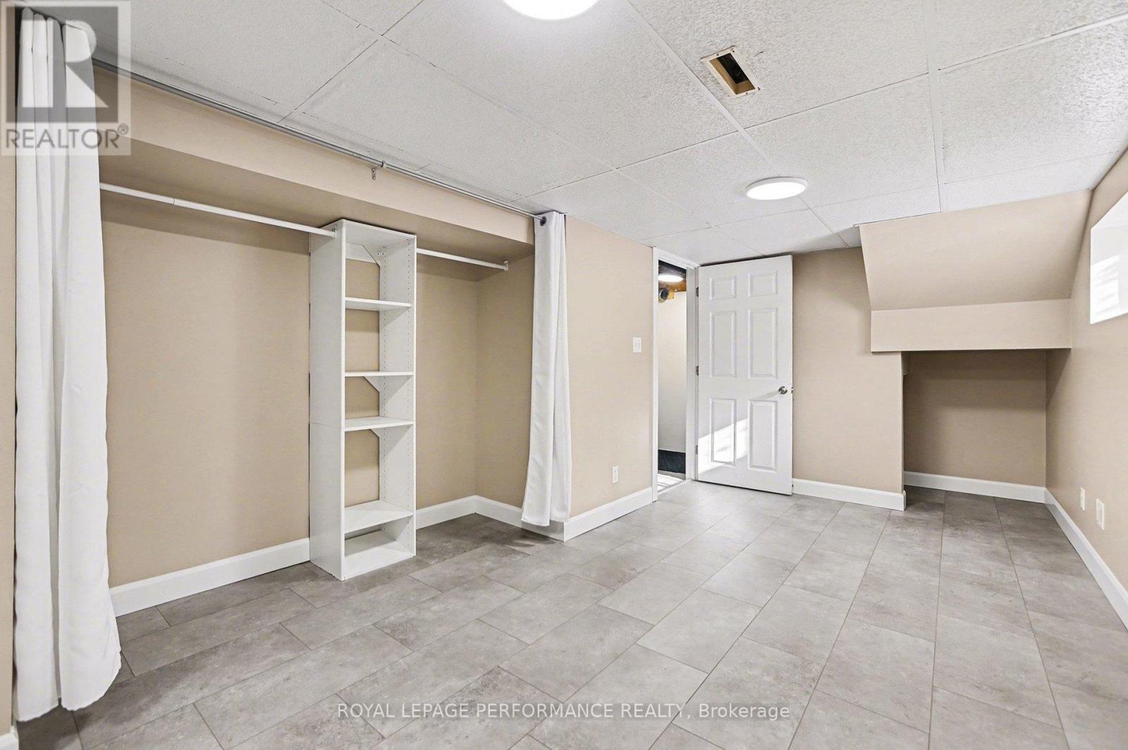 975 SHERIDAN AVENUE - 19