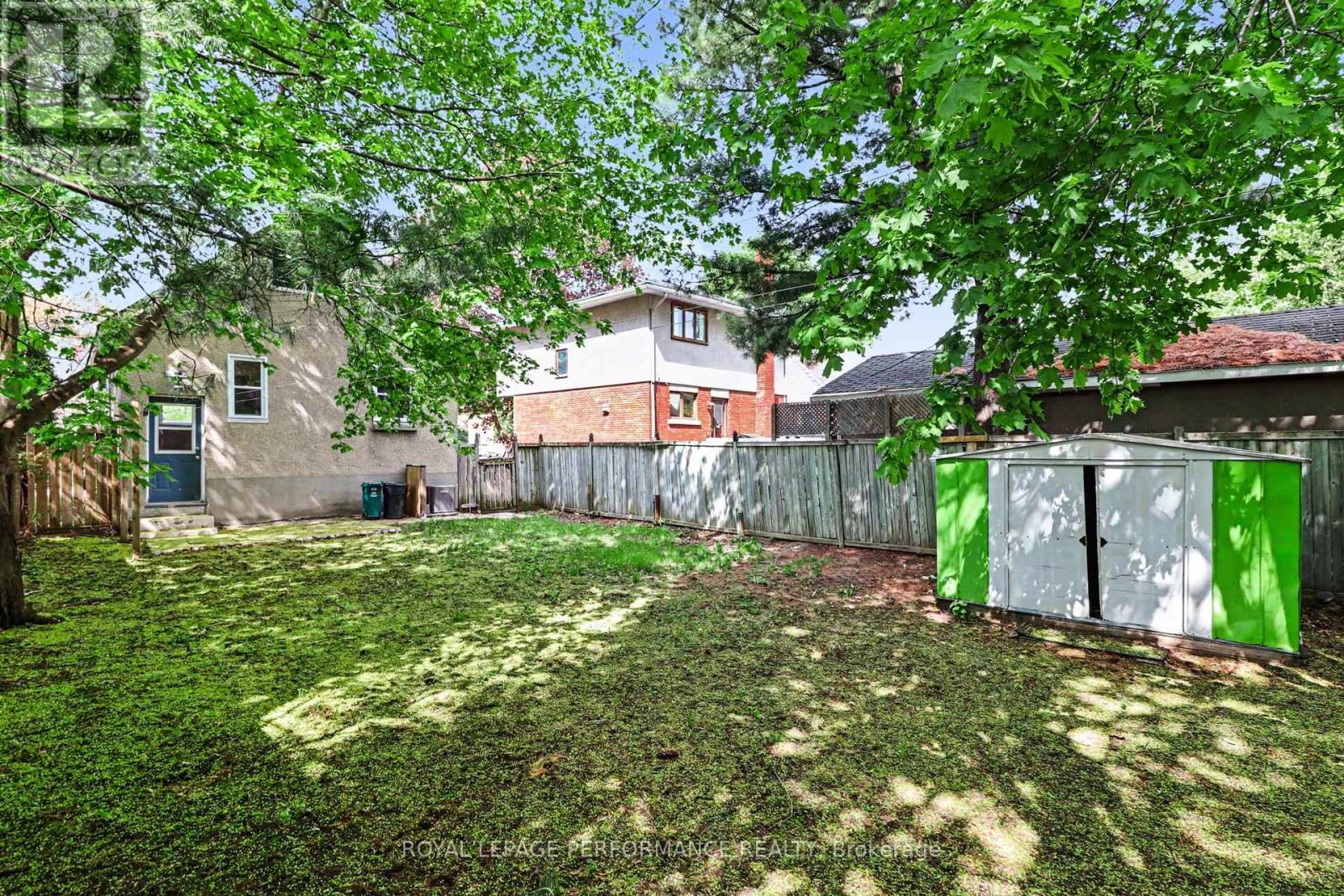 975 SHERIDAN AVENUE - 23