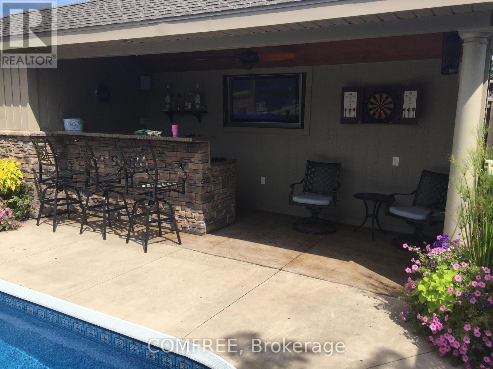 10 ENDICOTT DRIVE - 18