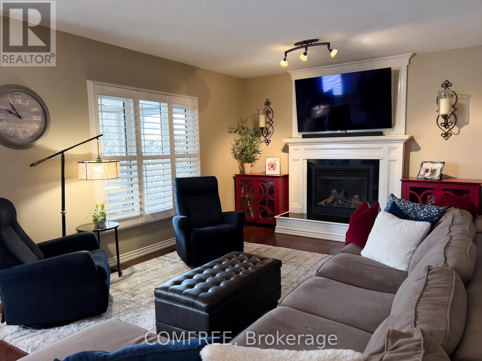 10 ENDICOTT DRIVE - 8