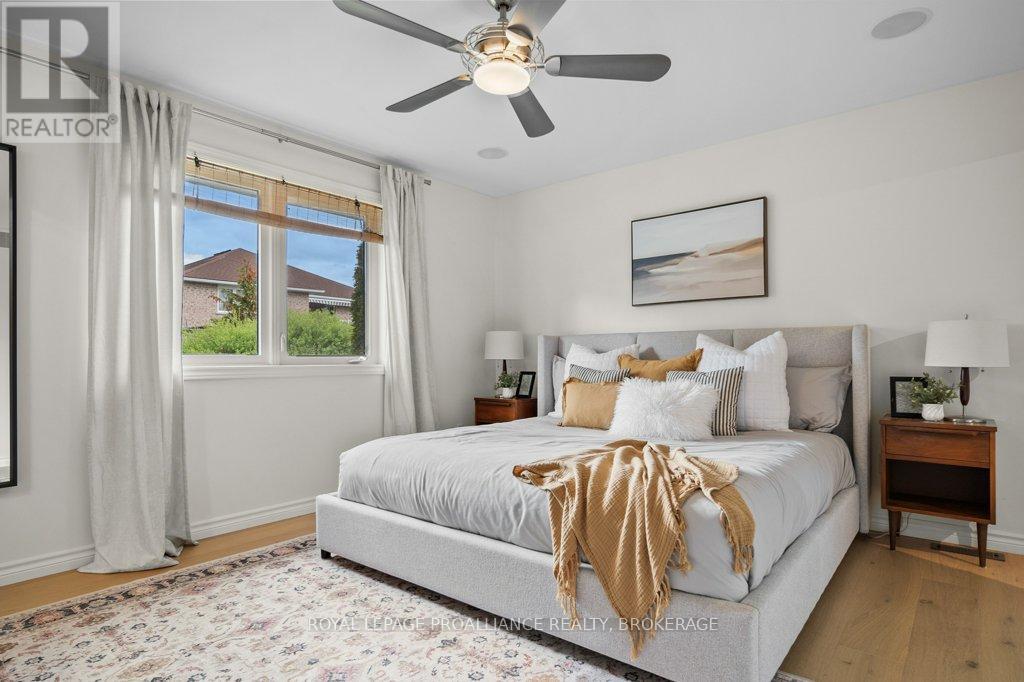 6 ASHWOOD CRESCENT - 17