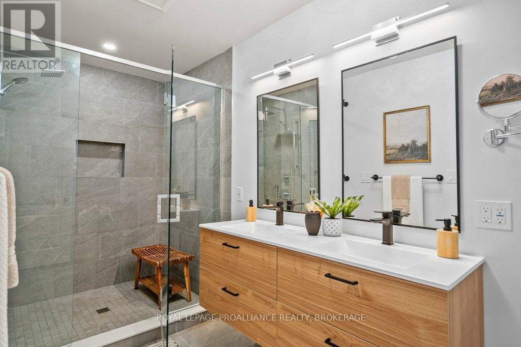 6 ASHWOOD CRESCENT - 18