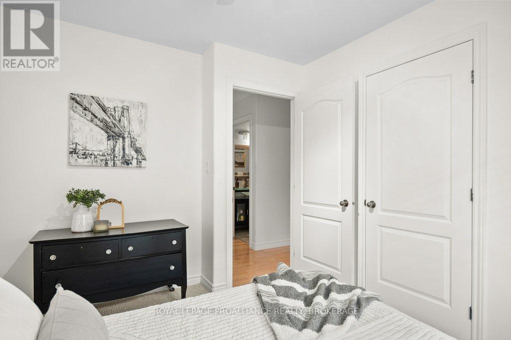 6 ASHWOOD CRESCENT - 23
