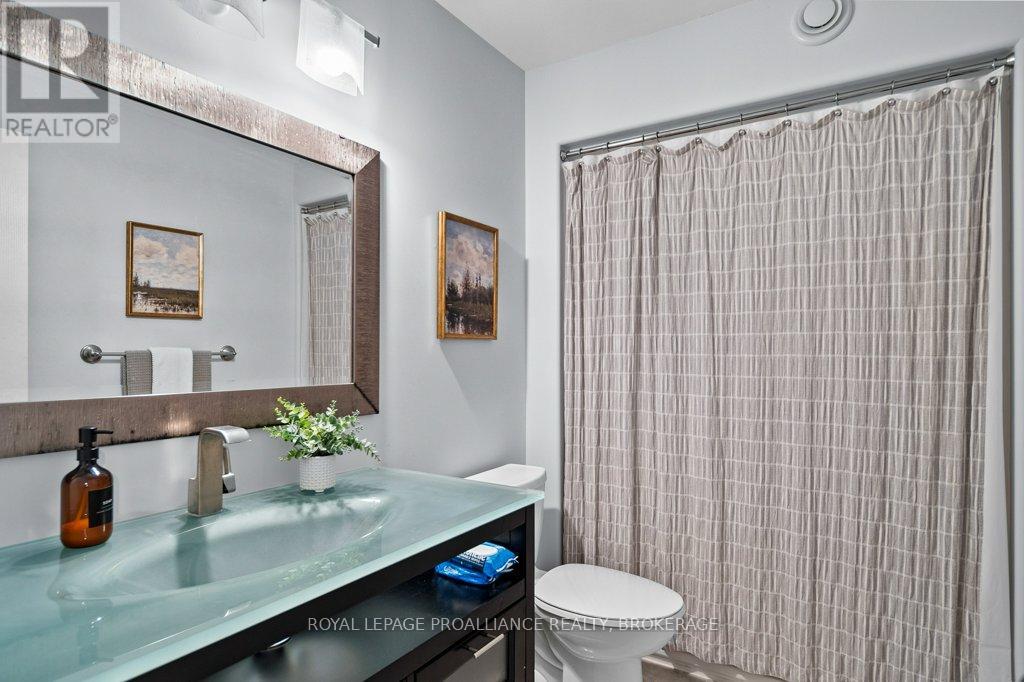 6 ASHWOOD CRESCENT - 24