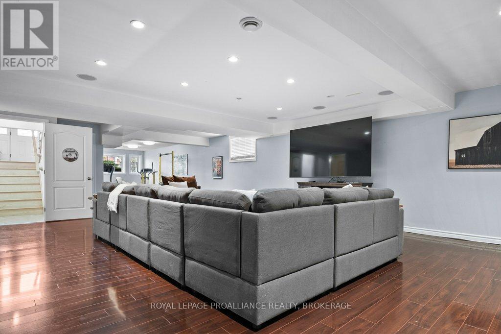 6 ASHWOOD CRESCENT - 26