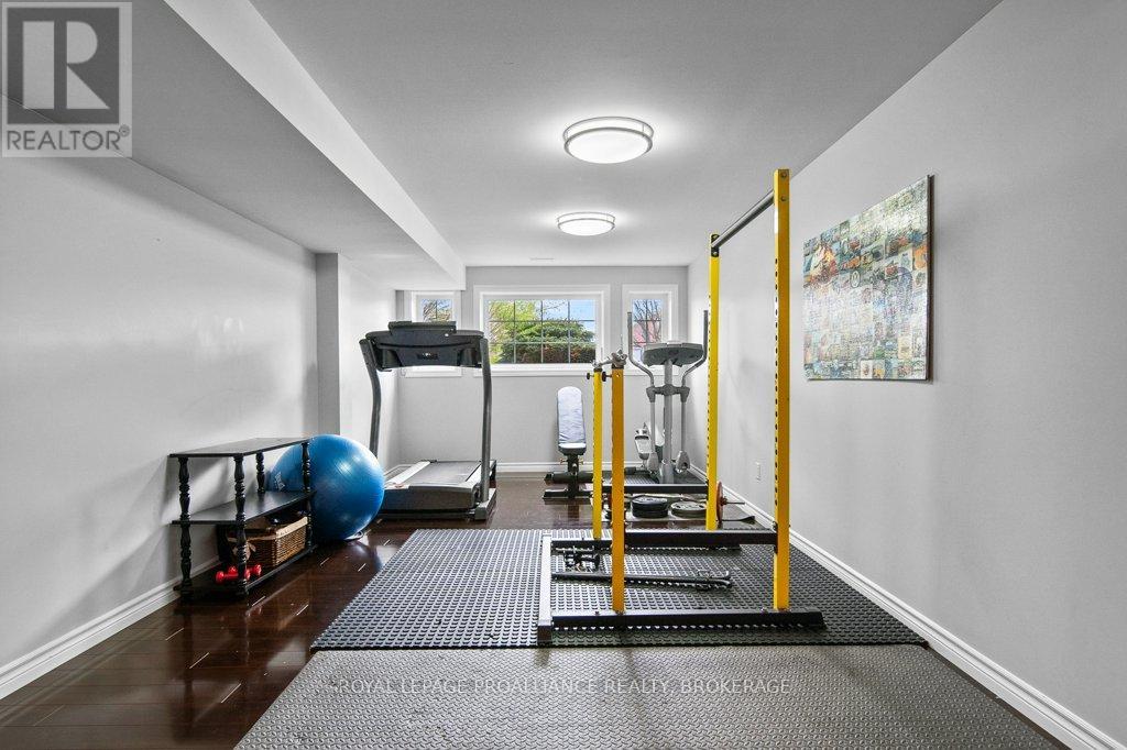 6 ASHWOOD CRESCENT - 28