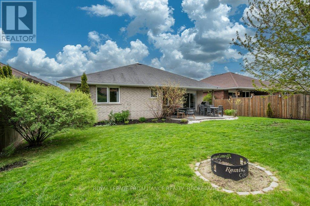 6 ASHWOOD CRESCENT - 37
