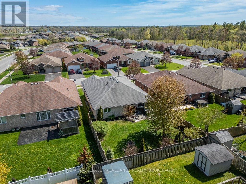 6 ASHWOOD CRESCENT - 44