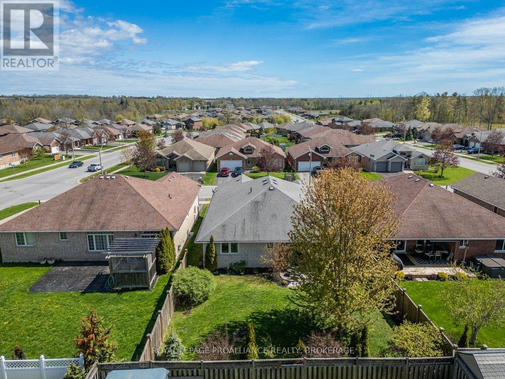 6 ASHWOOD CRESCENT - 45