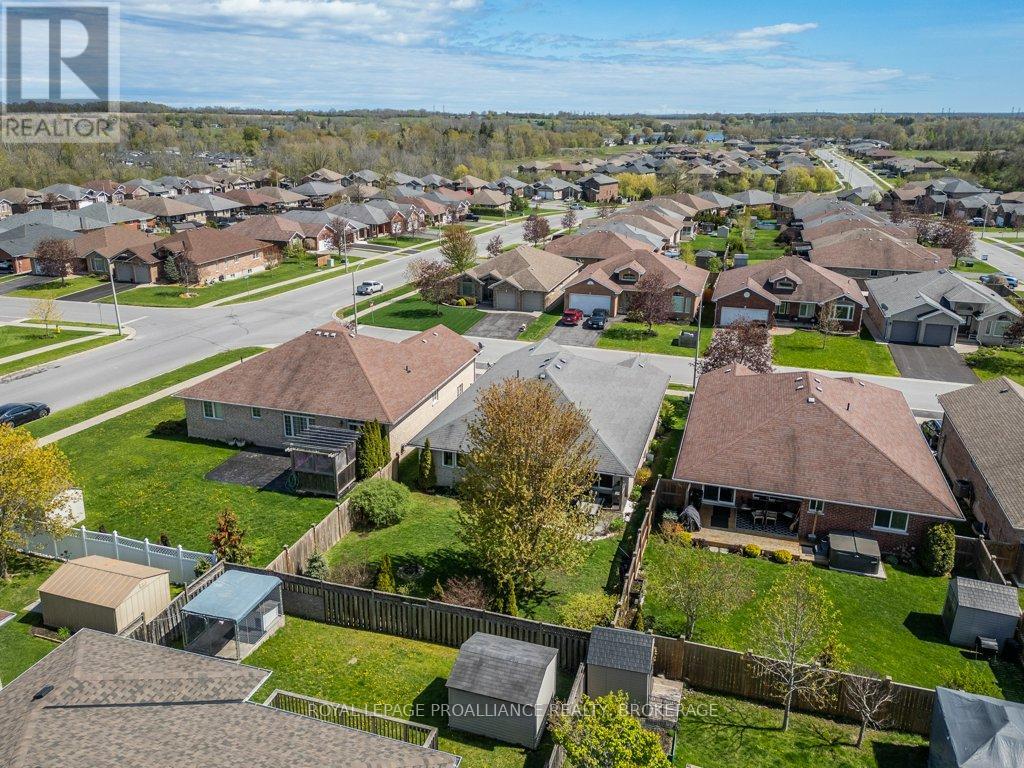 6 ASHWOOD CRESCENT - 46