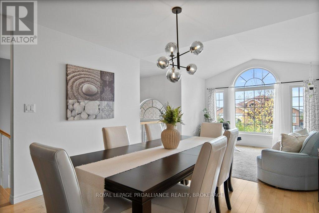 6 ASHWOOD CRESCENT - 8