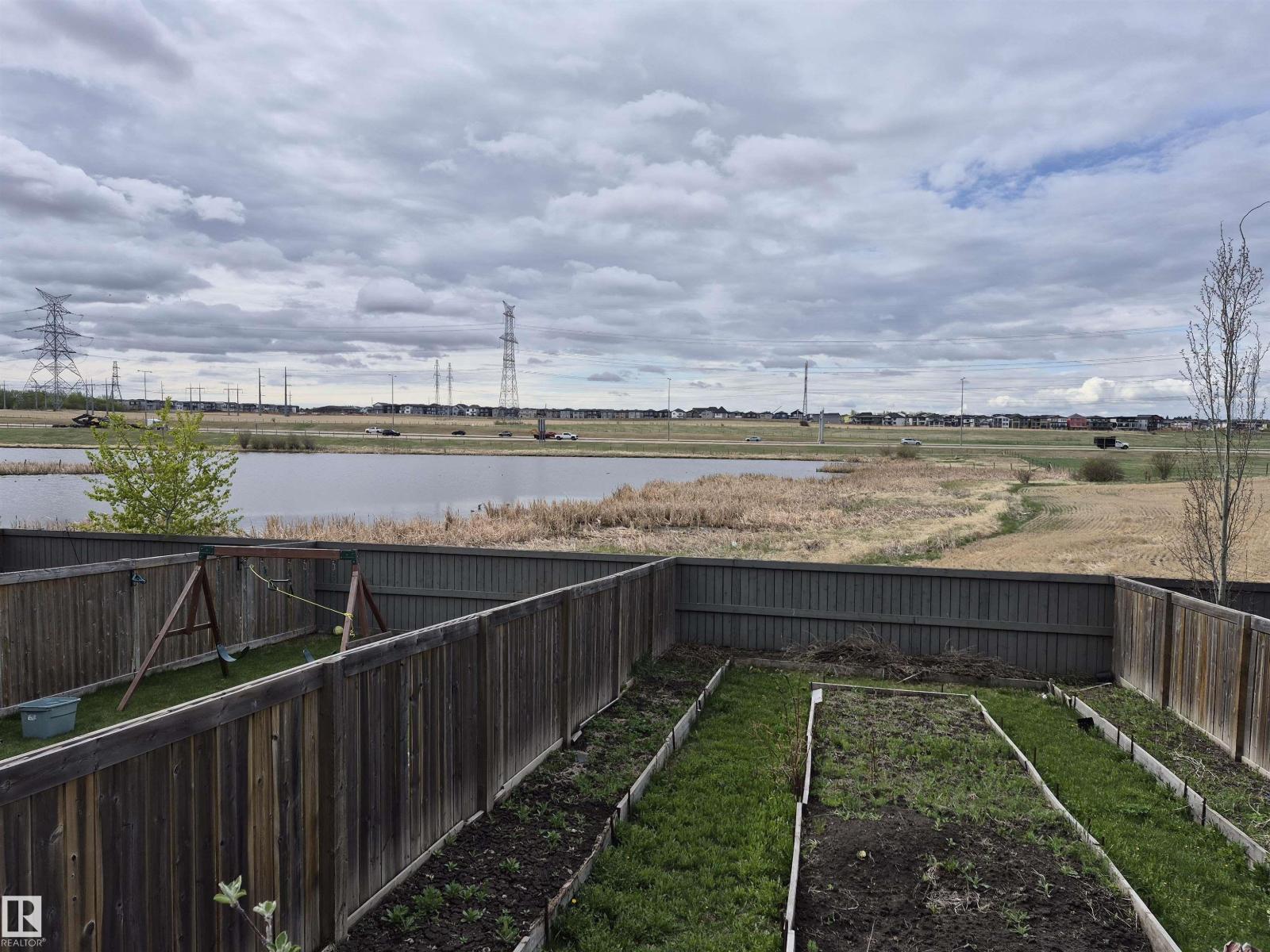 3217 11 AV NW - 2