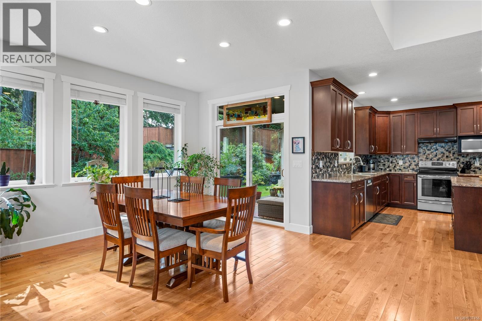 512 Martina Way - 10