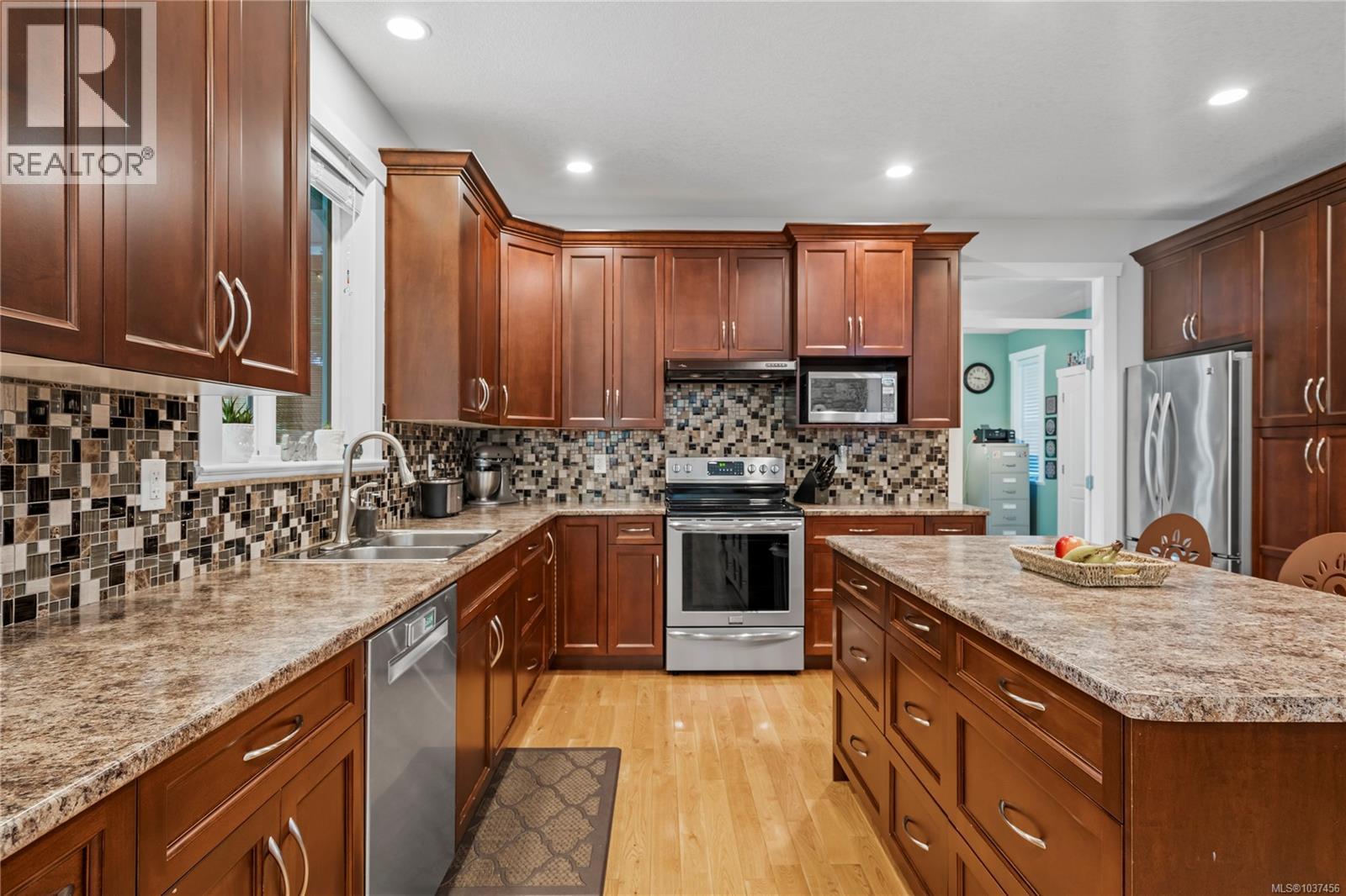 512 Martina Way - 16