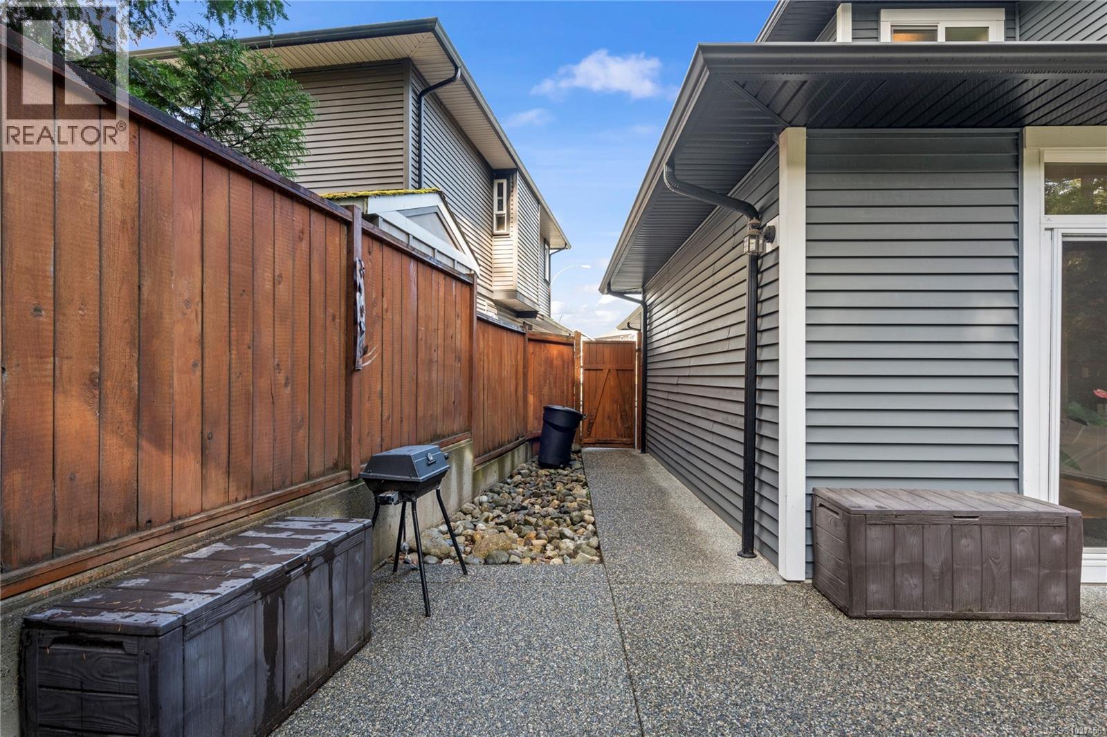 512 Martina Way - 57