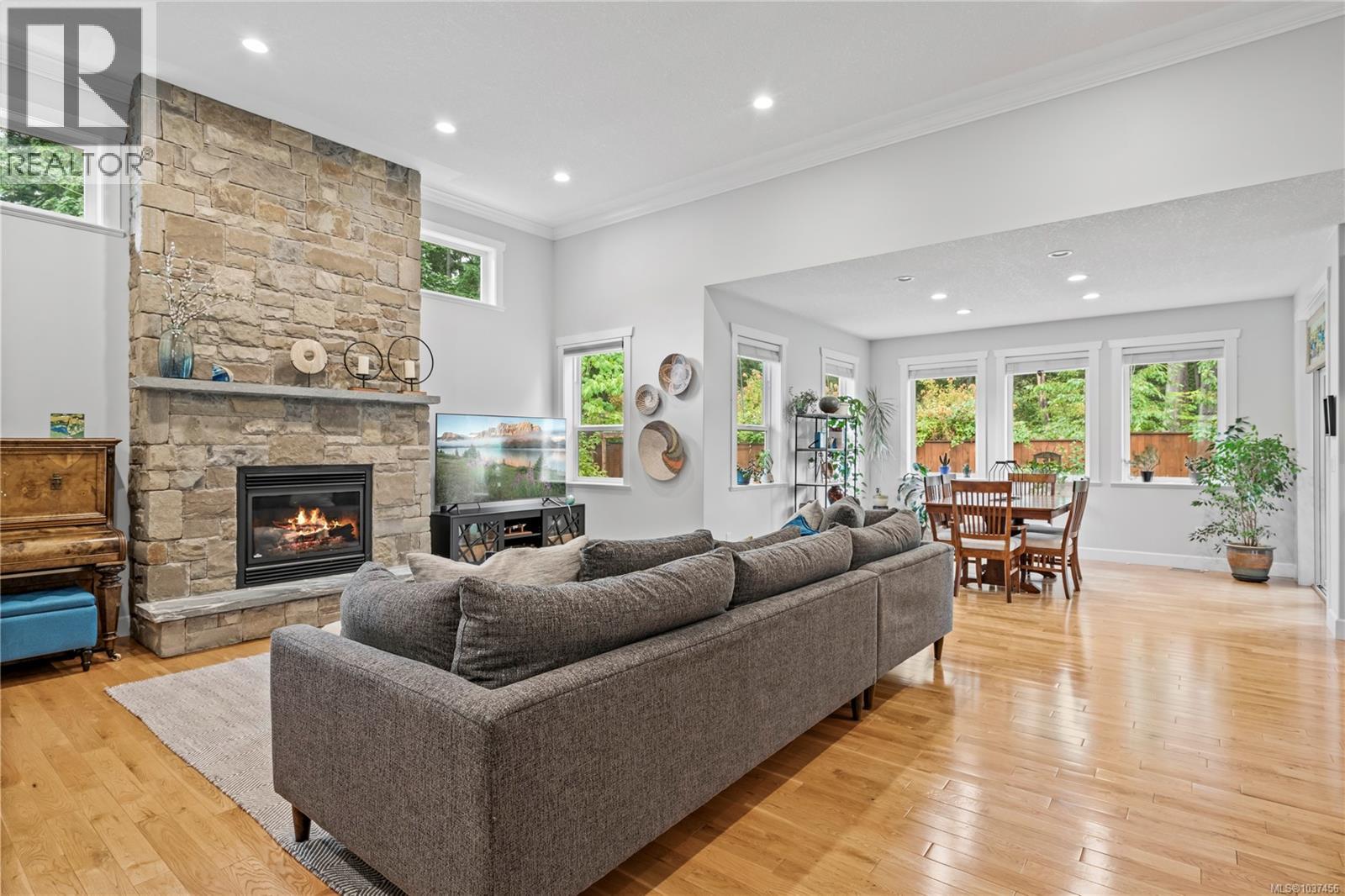 512 Martina Way - 6