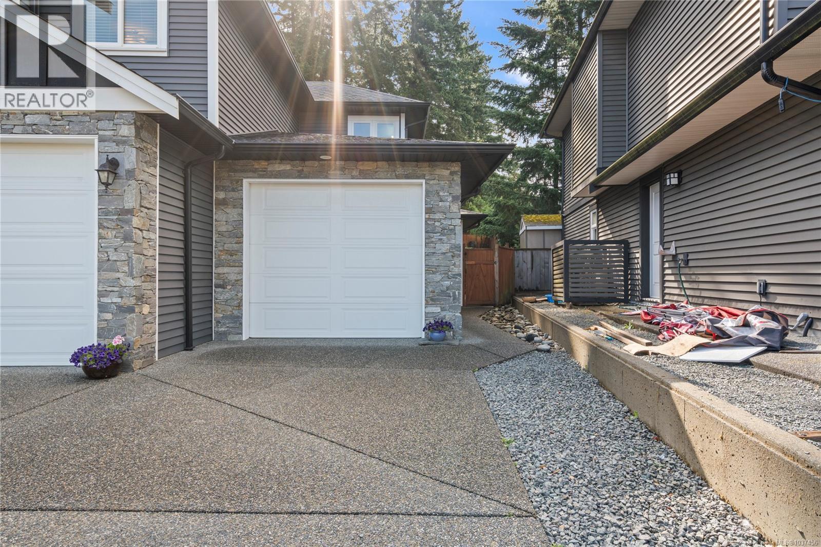 512 Martina Way - 66