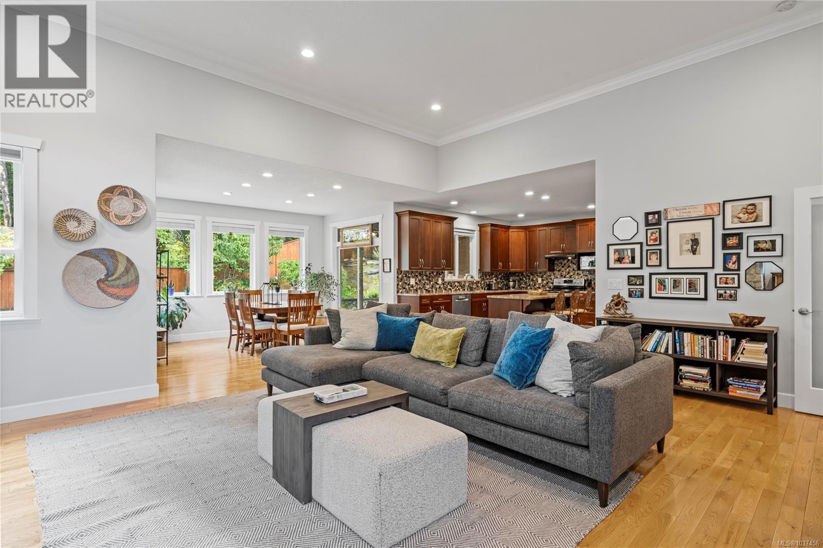 512 Martina Way - 8