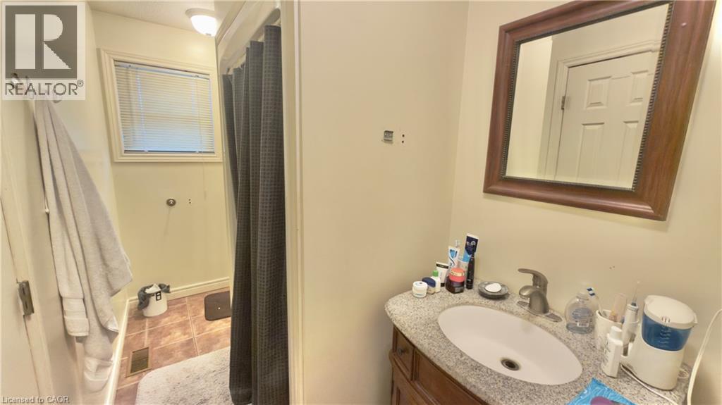 16 MARSHALL Street Unit# B, Waterloo, Ontario, N2J2T2 — Photo 8