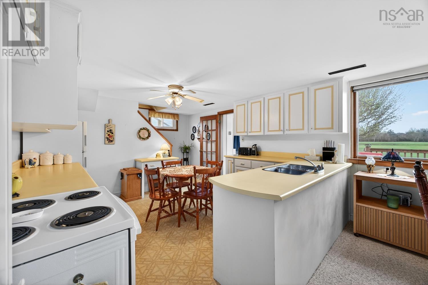 Property 23 of 49 of 26 ROOSEVELT Avenue