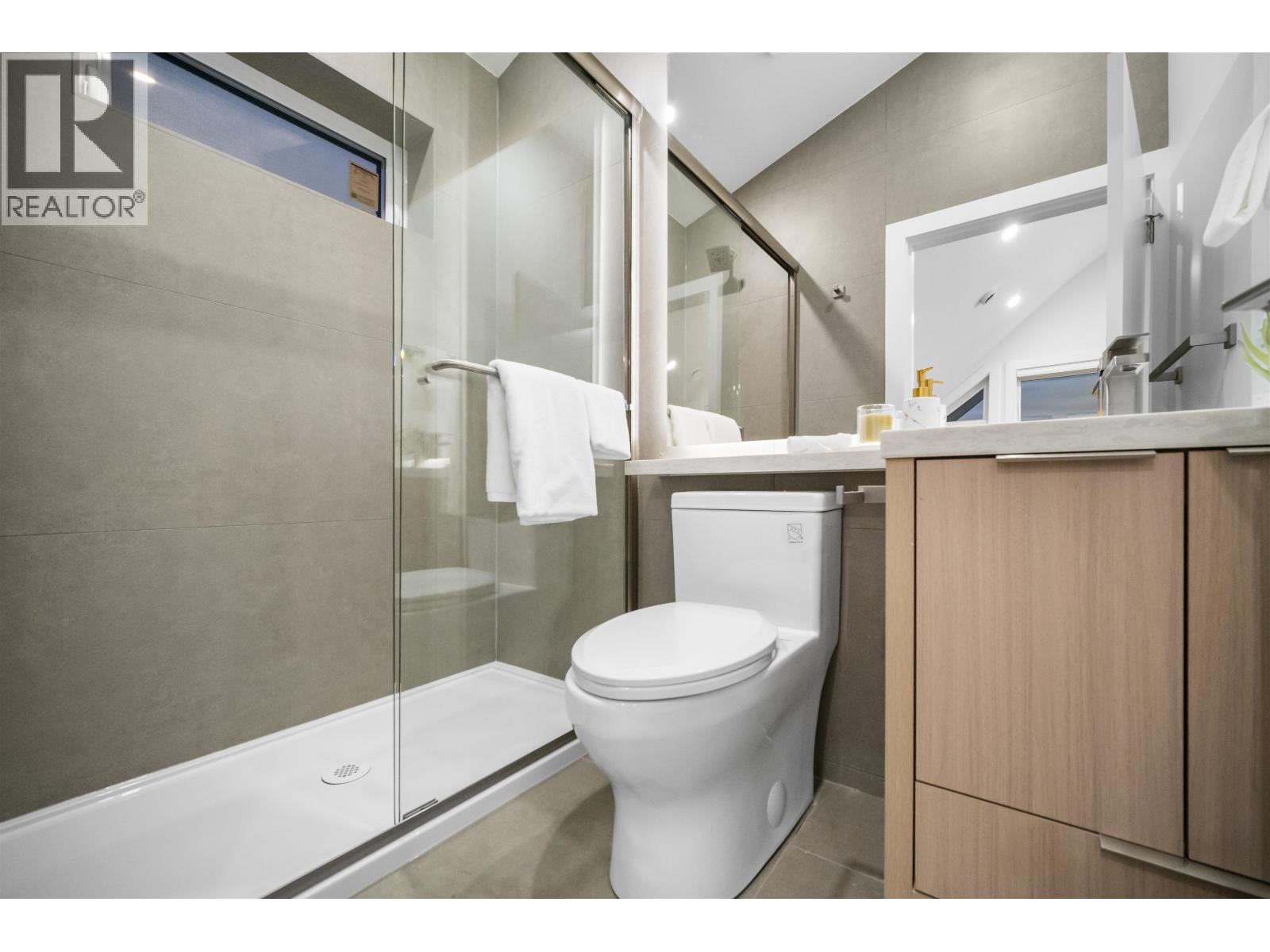 3 Bed, 4 Bath Duplex for Sale in Vancouver – 2 3623 TRIUMPH STREET, Vancouver – MLS# R3113423 - Image 25