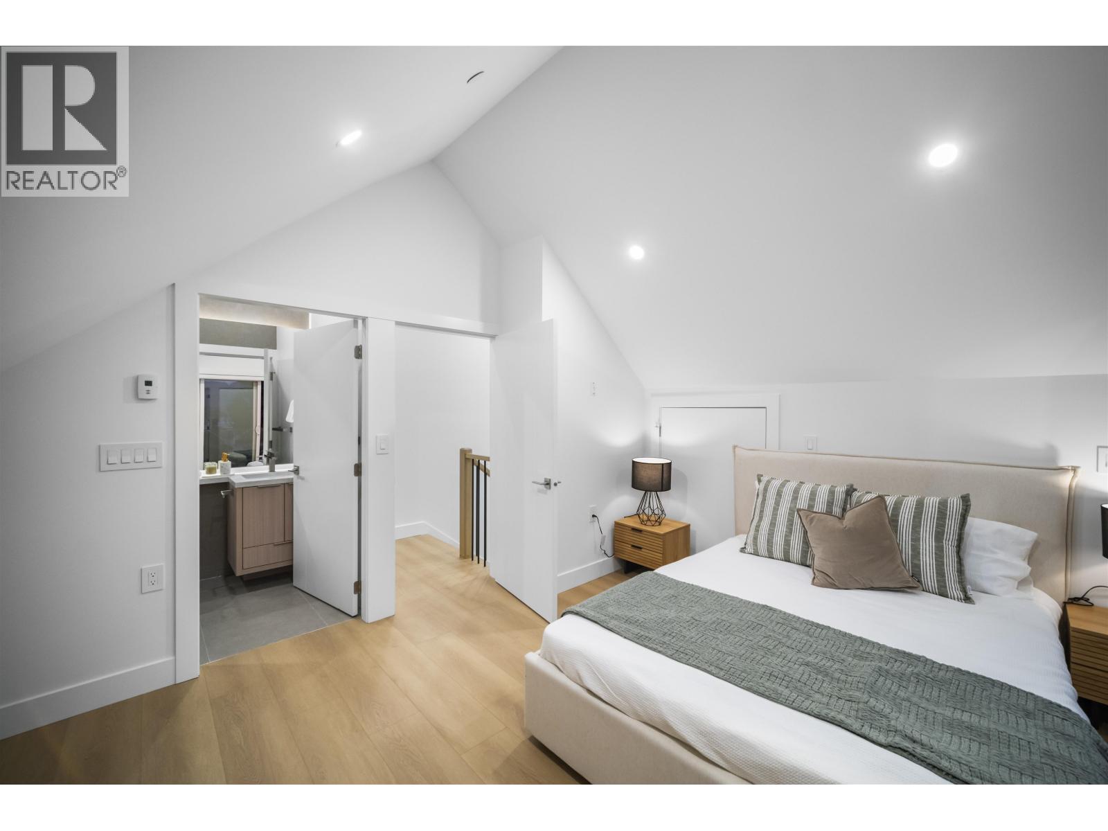 3 Bed, 4 Bath Duplex for Sale in Vancouver – 2 3623 TRIUMPH STREET, Vancouver – MLS# R3113423 - Image 5