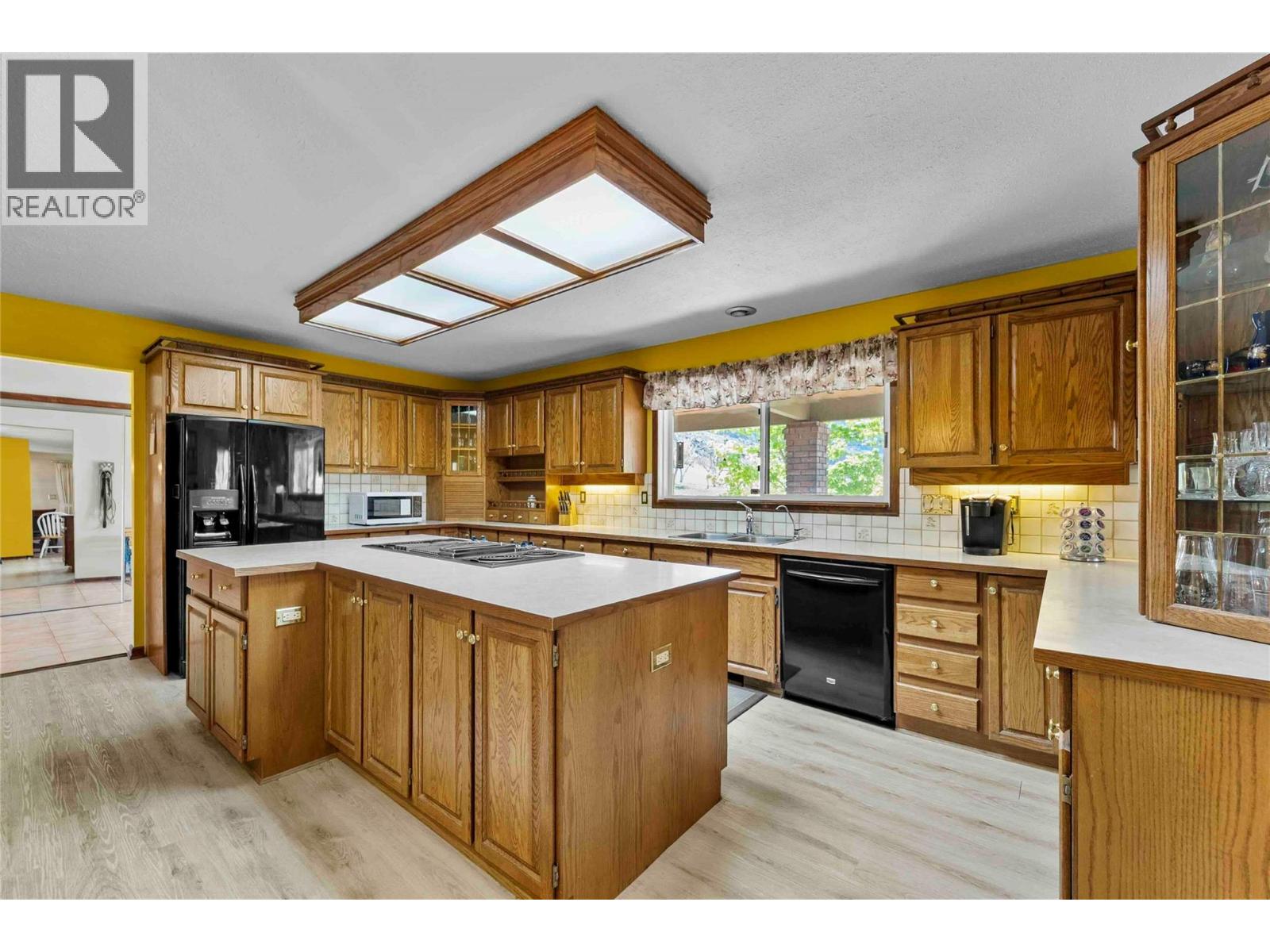 8609 Highway 8 - 9