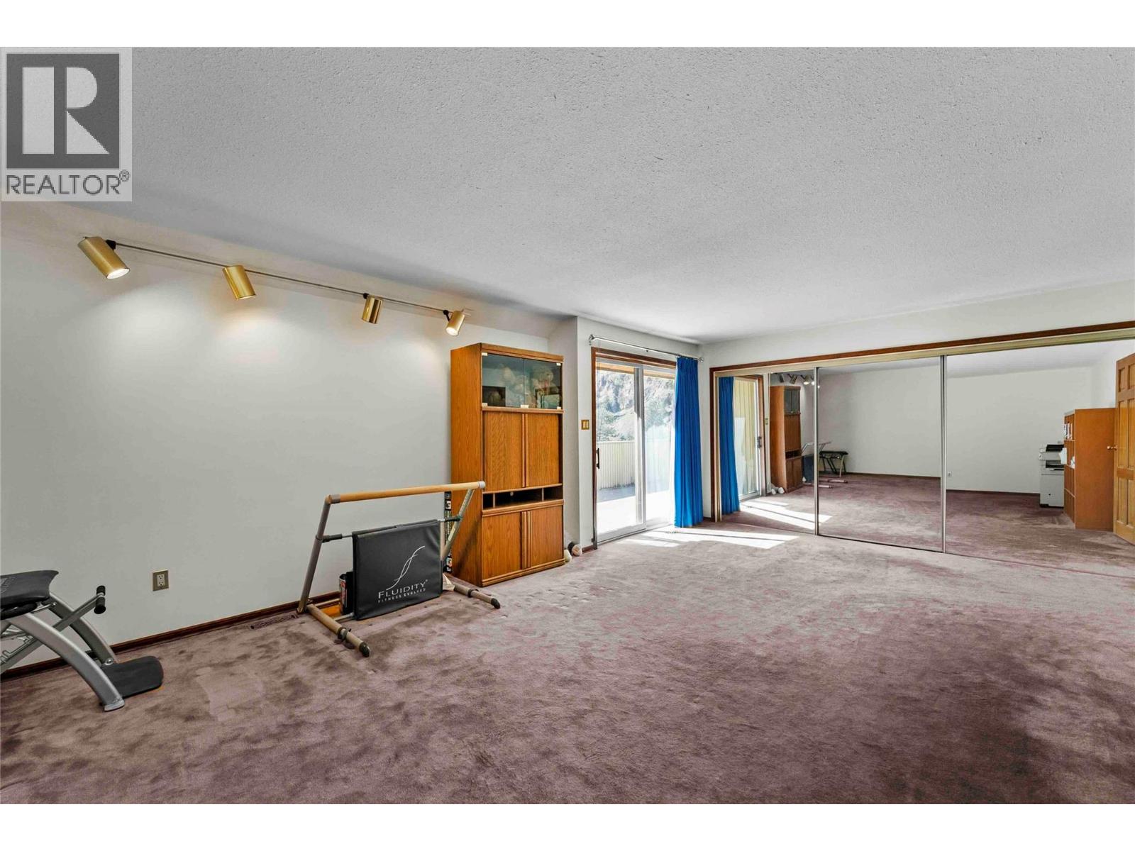 8609 Highway 8 - 13