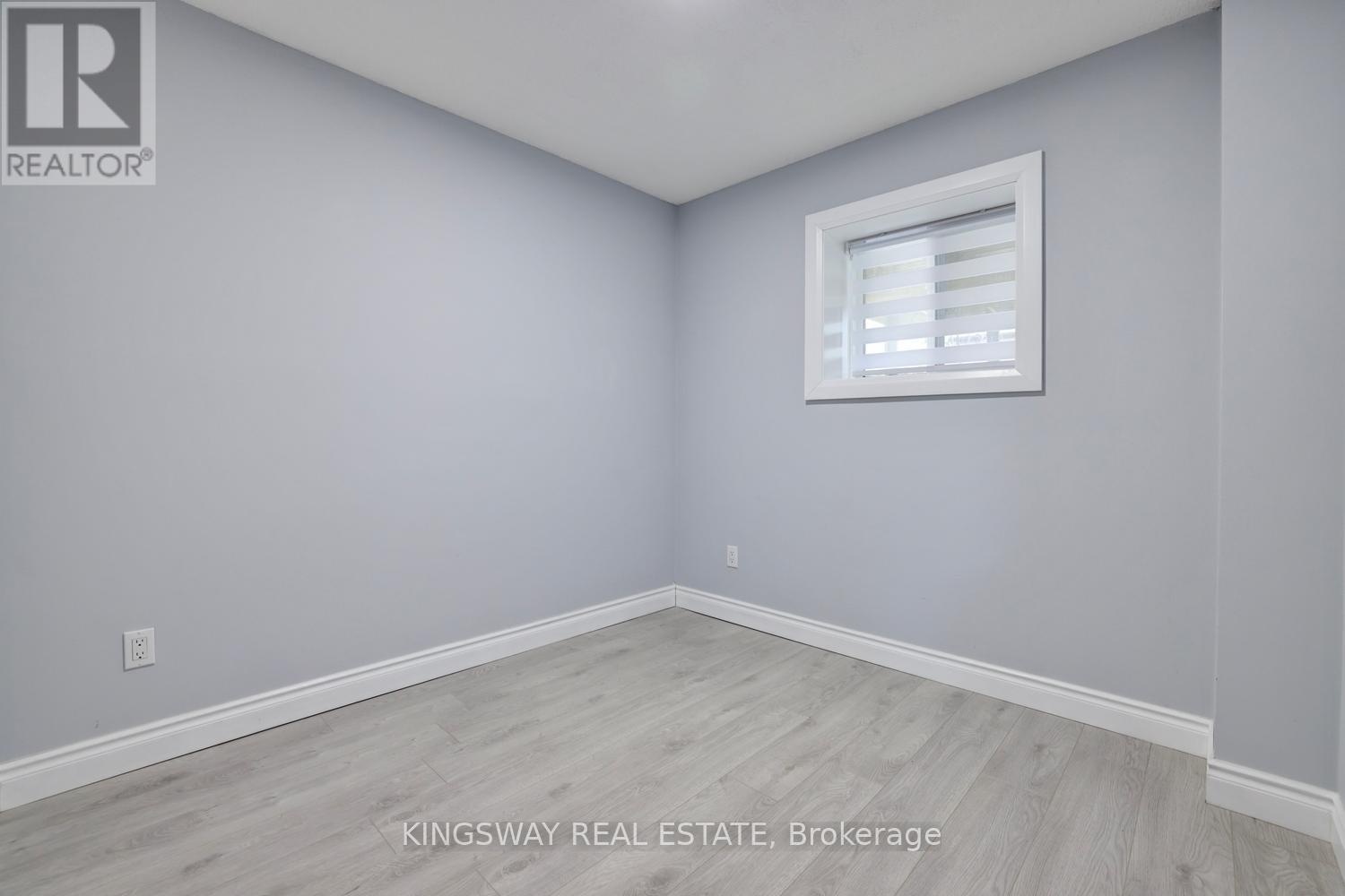 72 DONALD CRESCENT - 32