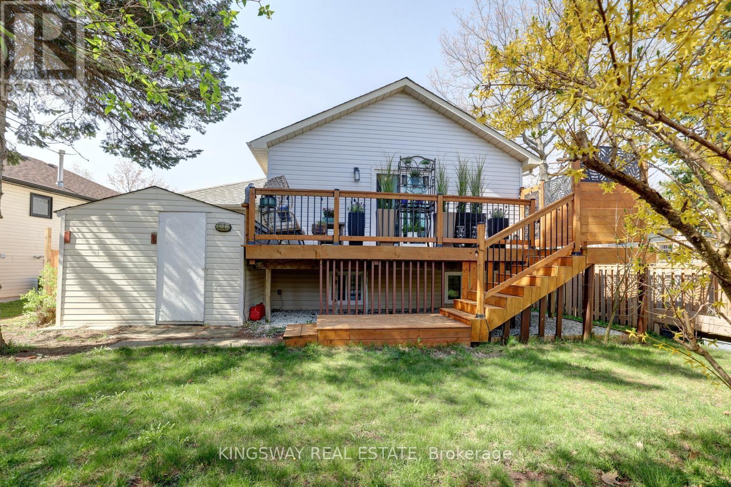 72 DONALD CRESCENT - 34