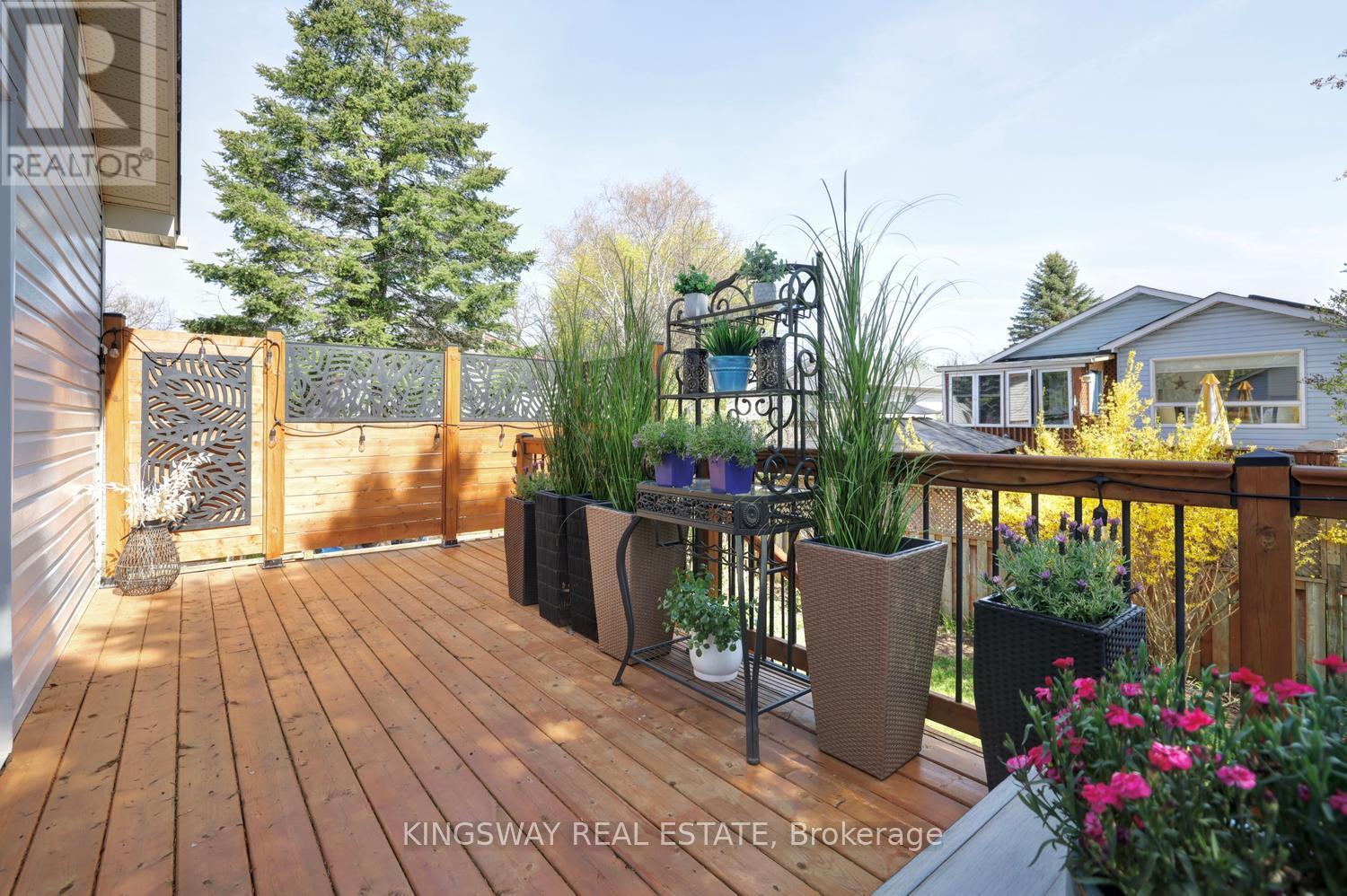 72 DONALD CRESCENT - 37
