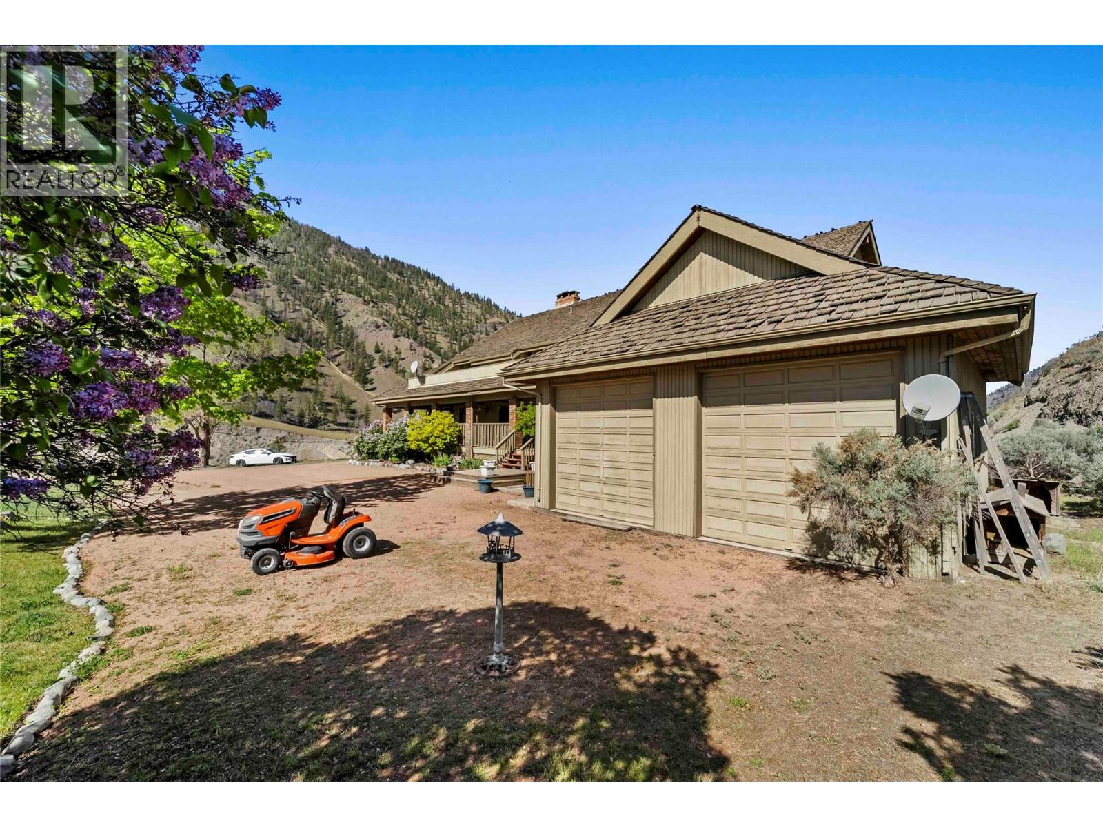 8609 Highway 8 - 4