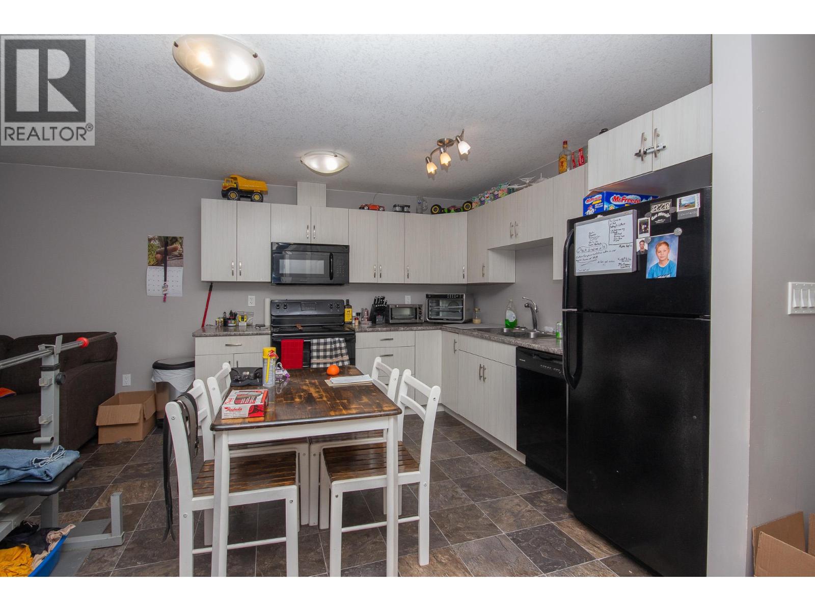 8217 18 Street - 16