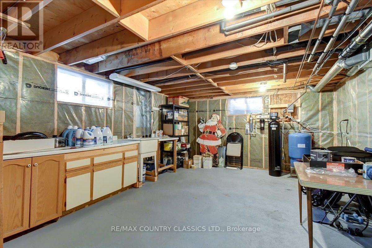 37 GOLFVIEW DRIVE - 34