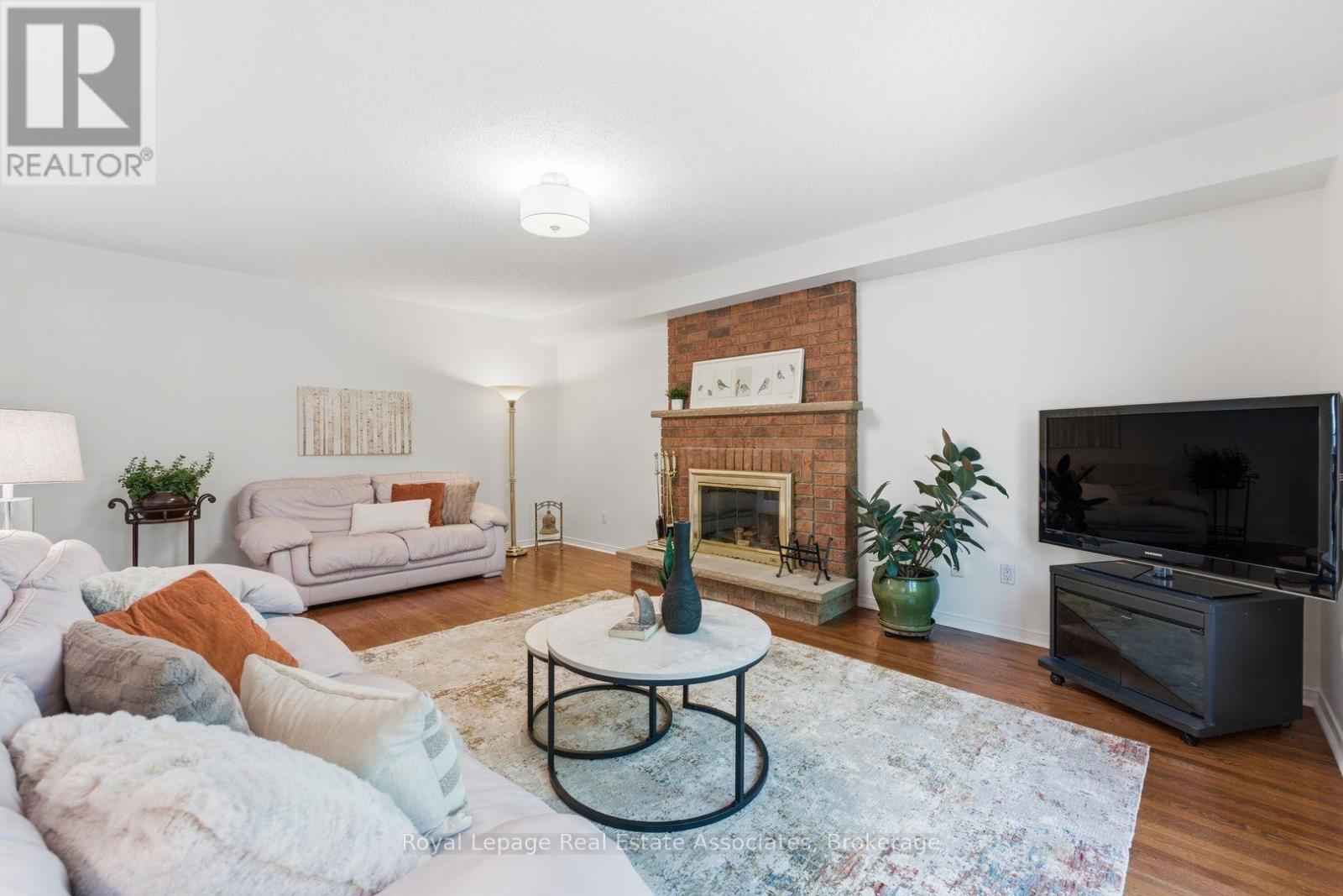 5211 MICMAC CRESCENT - 27