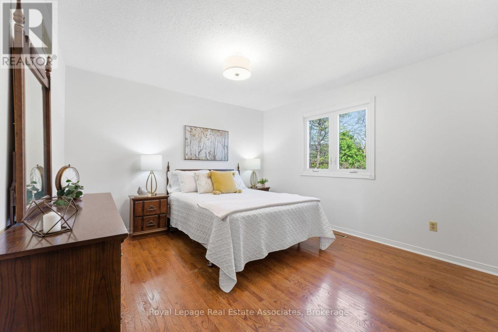 5211 MICMAC CRESCENT - 37