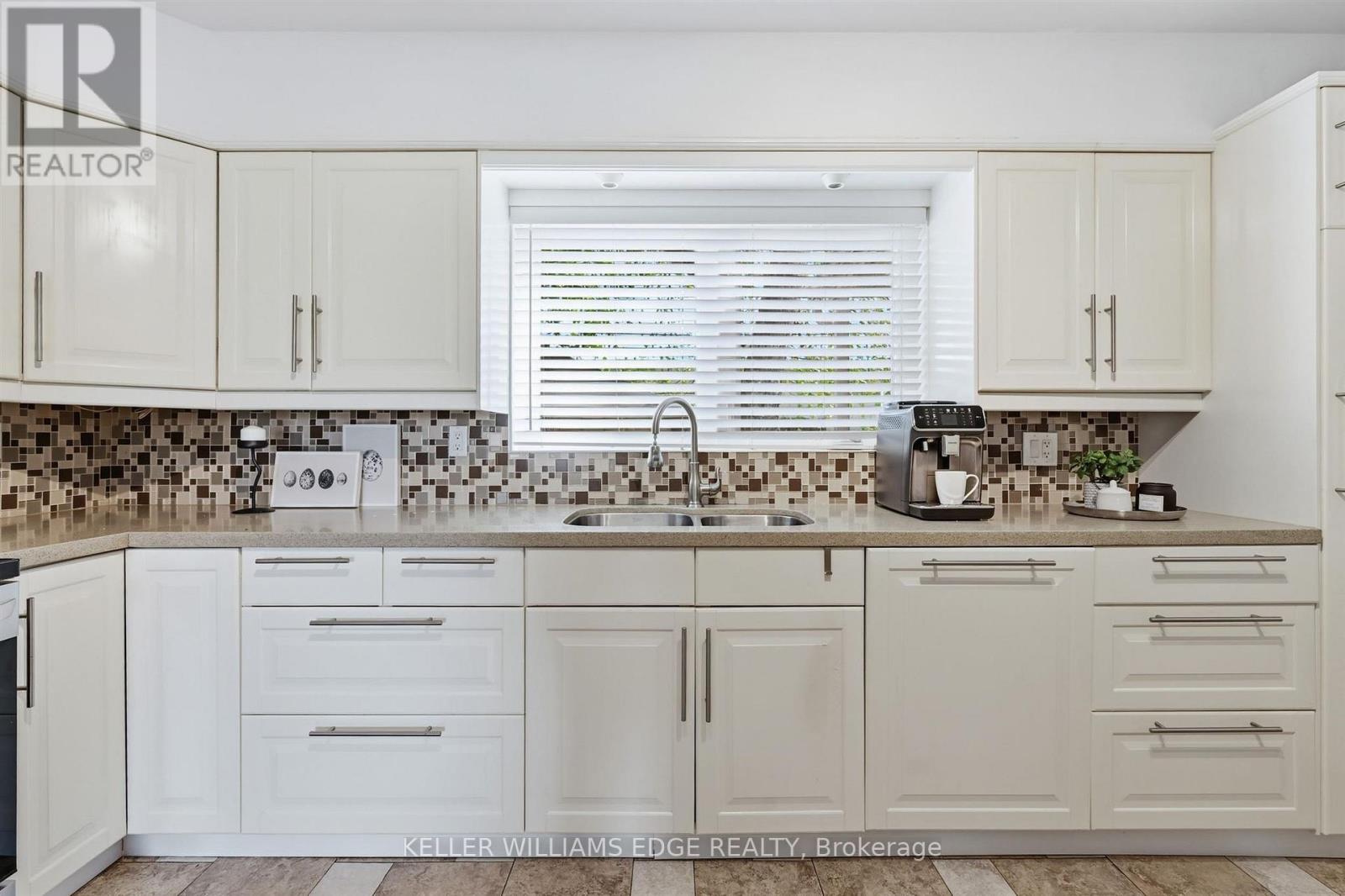 2441 BARCLAY ROAD - 12