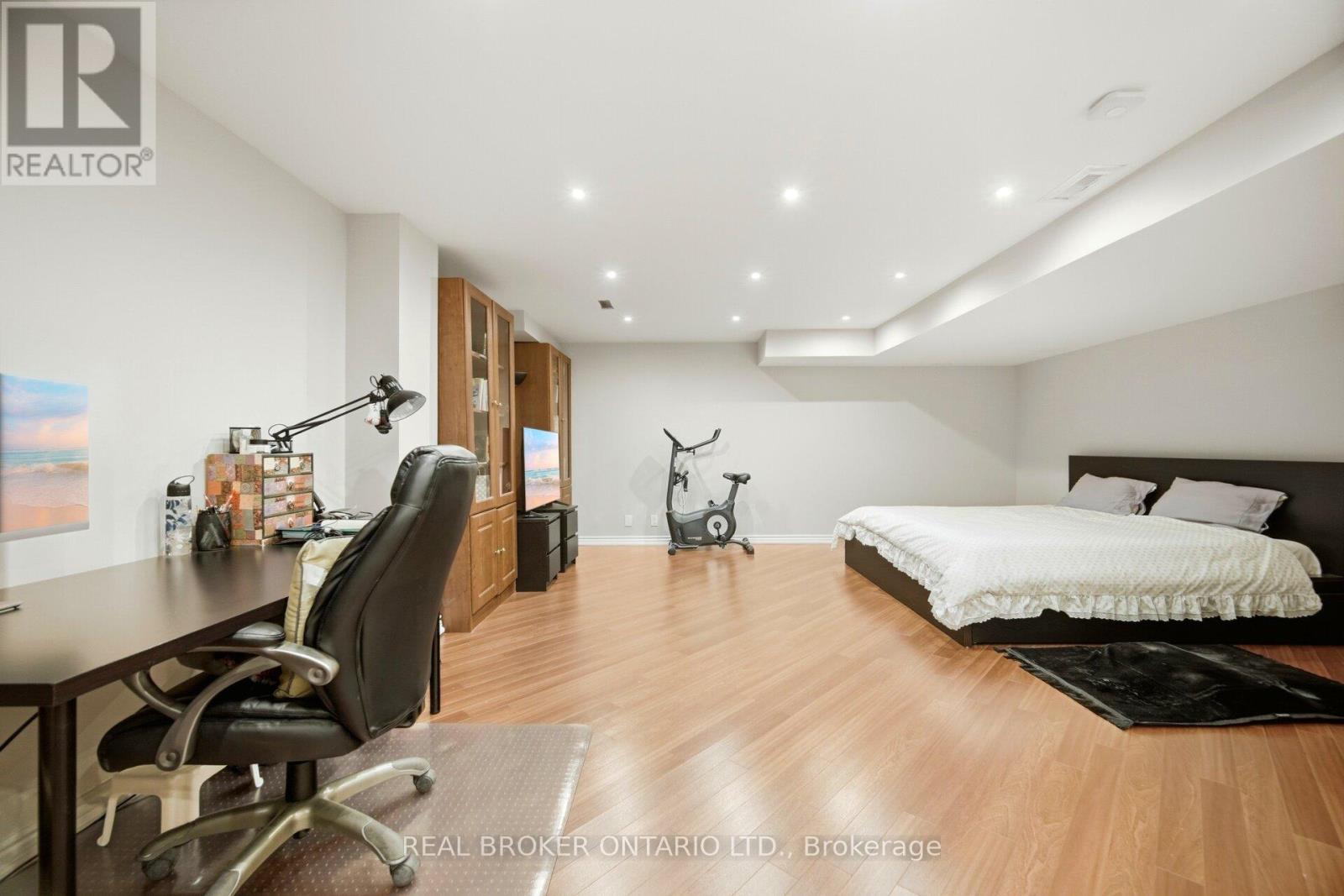 3935 SKYVIEW STREET - 38