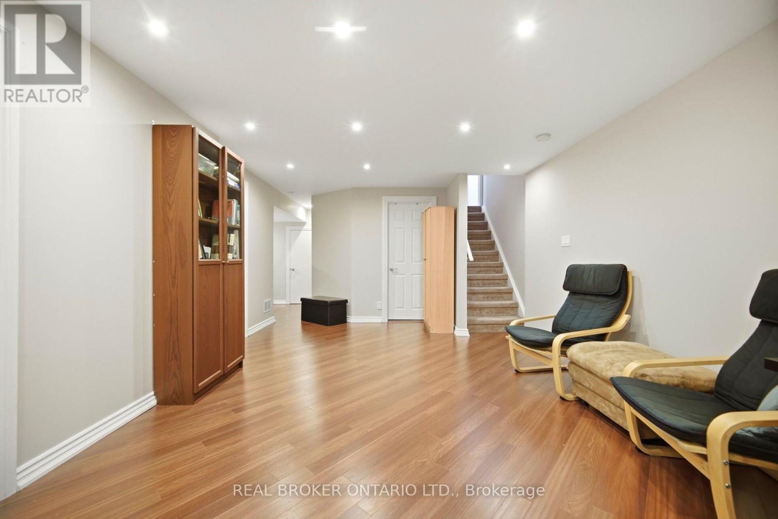 3935 SKYVIEW STREET - 40
