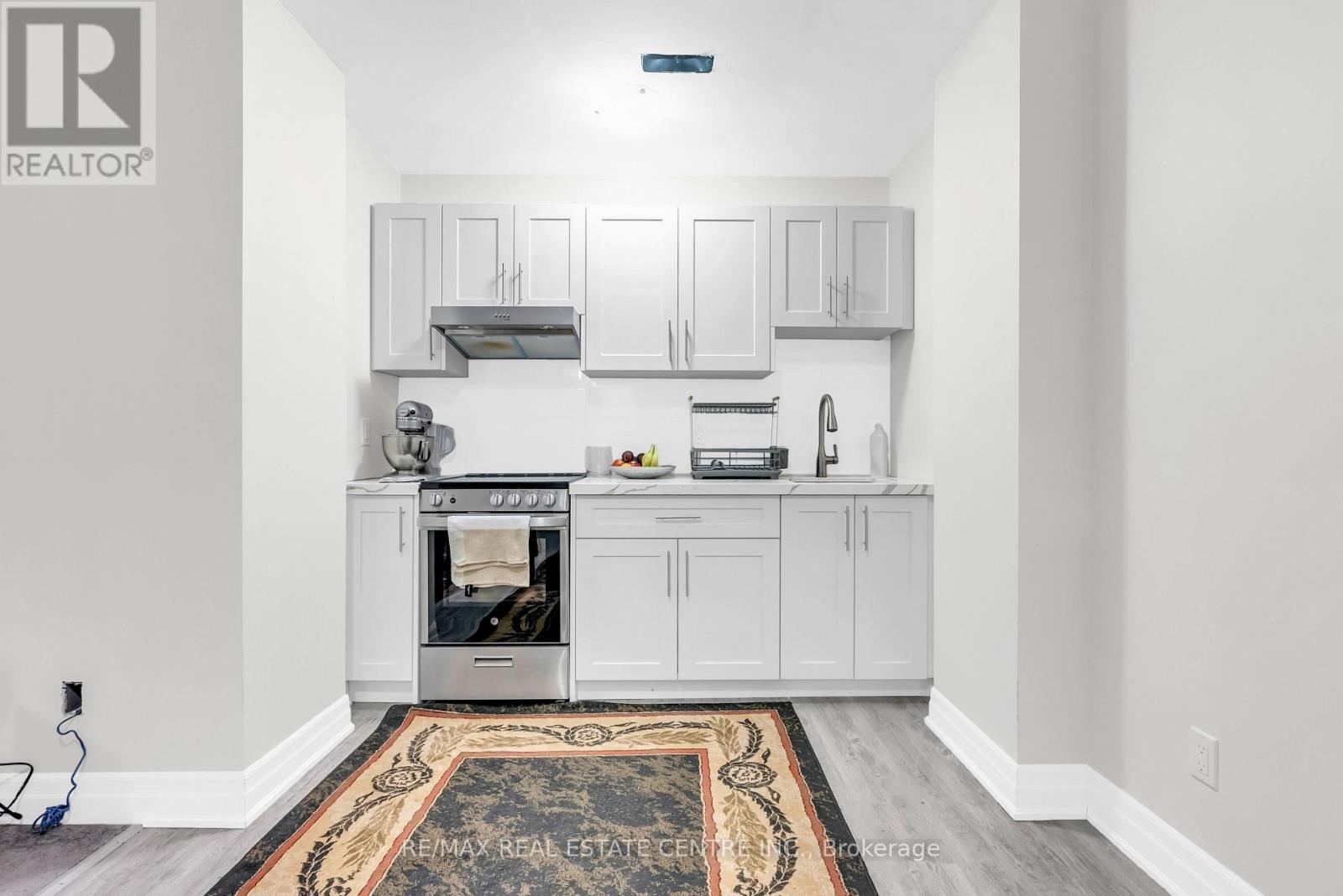 24 RISING HILL RIDGE - 40