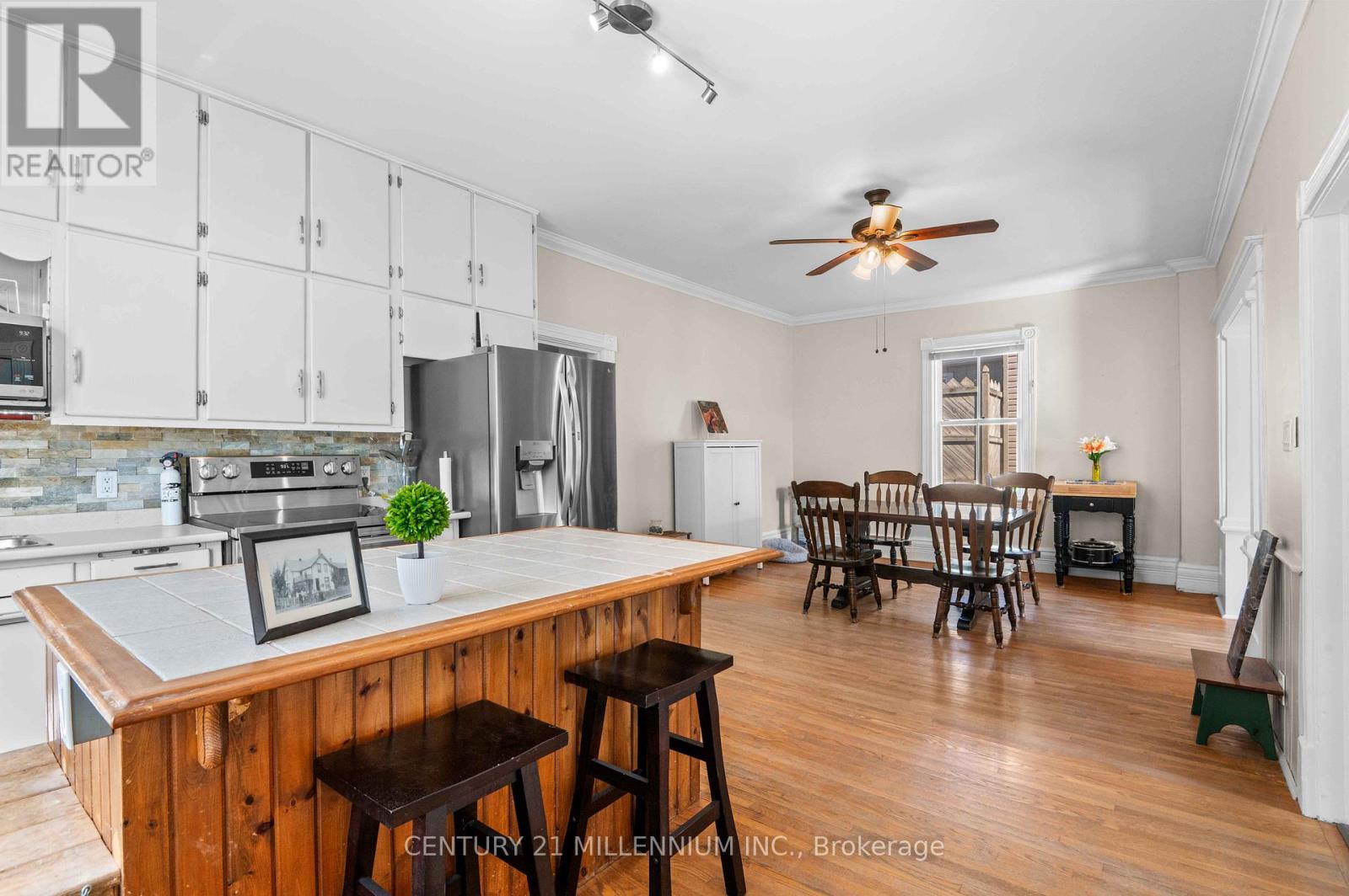 22 CROZIER STREET - 19