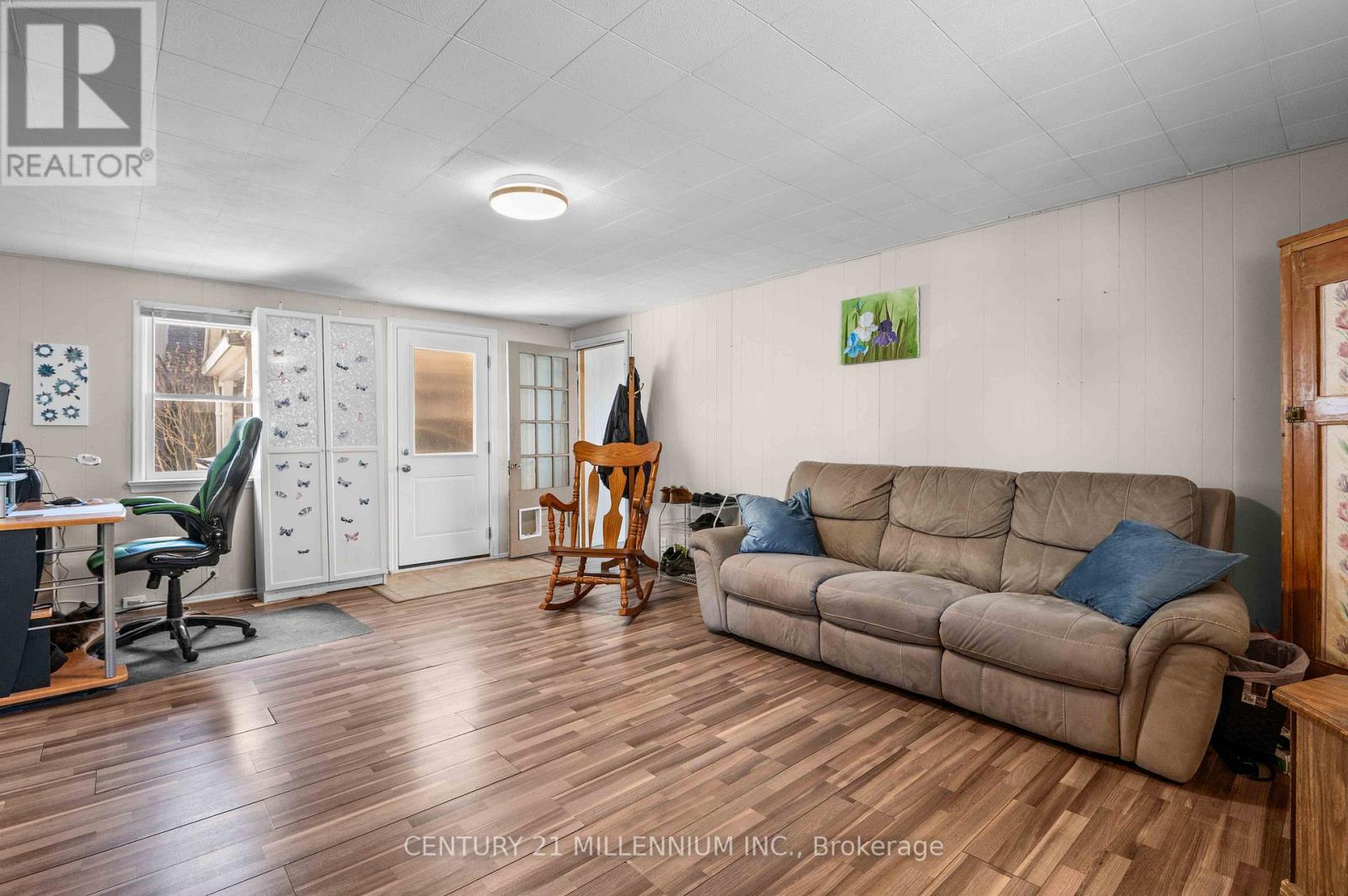 22 CROZIER STREET - 21