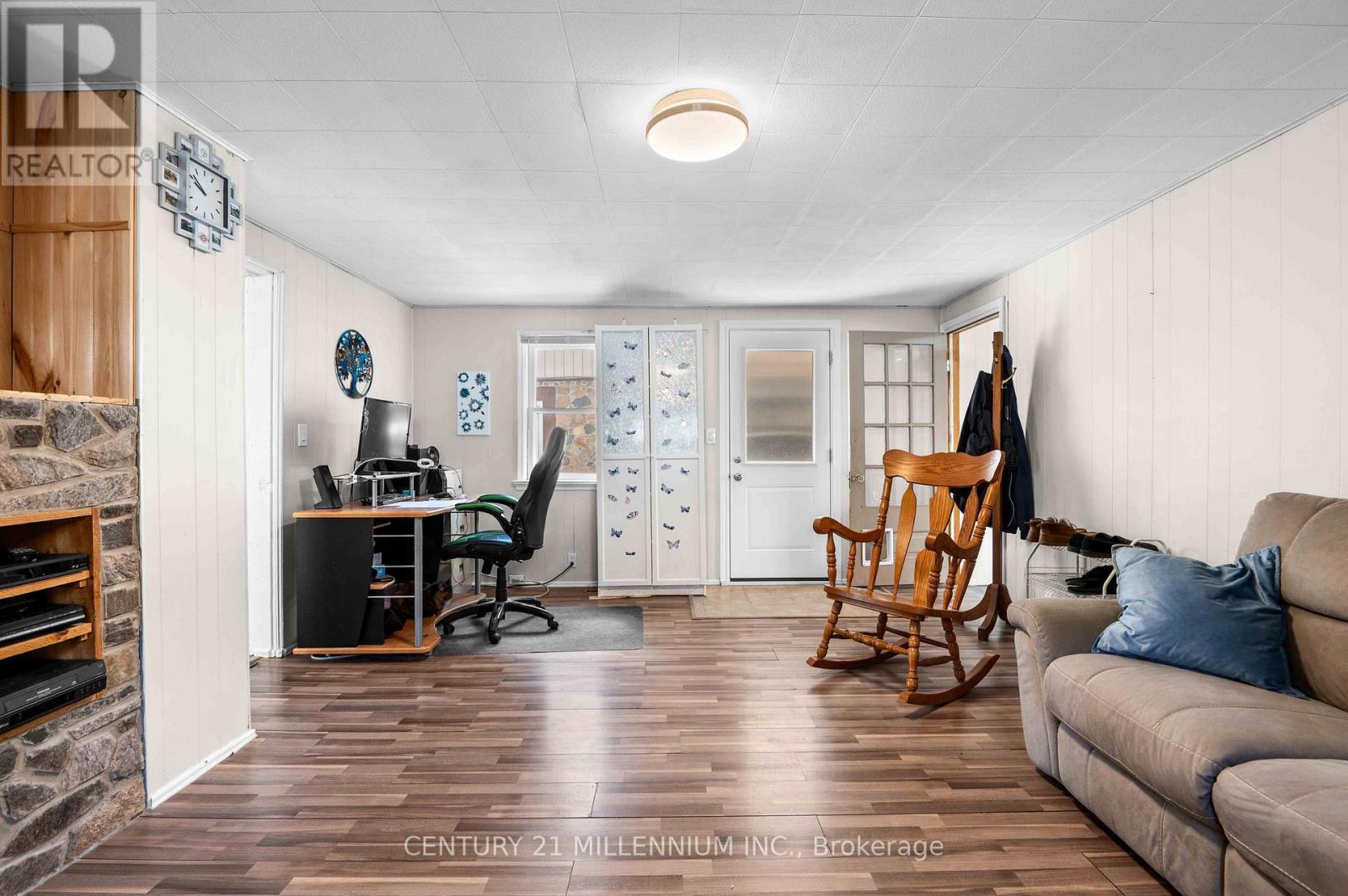 22 CROZIER STREET - 23