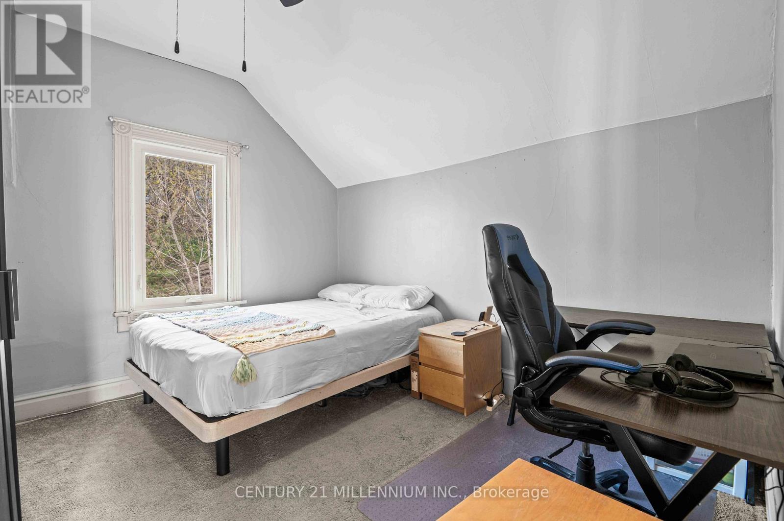 22 CROZIER STREET - 34
