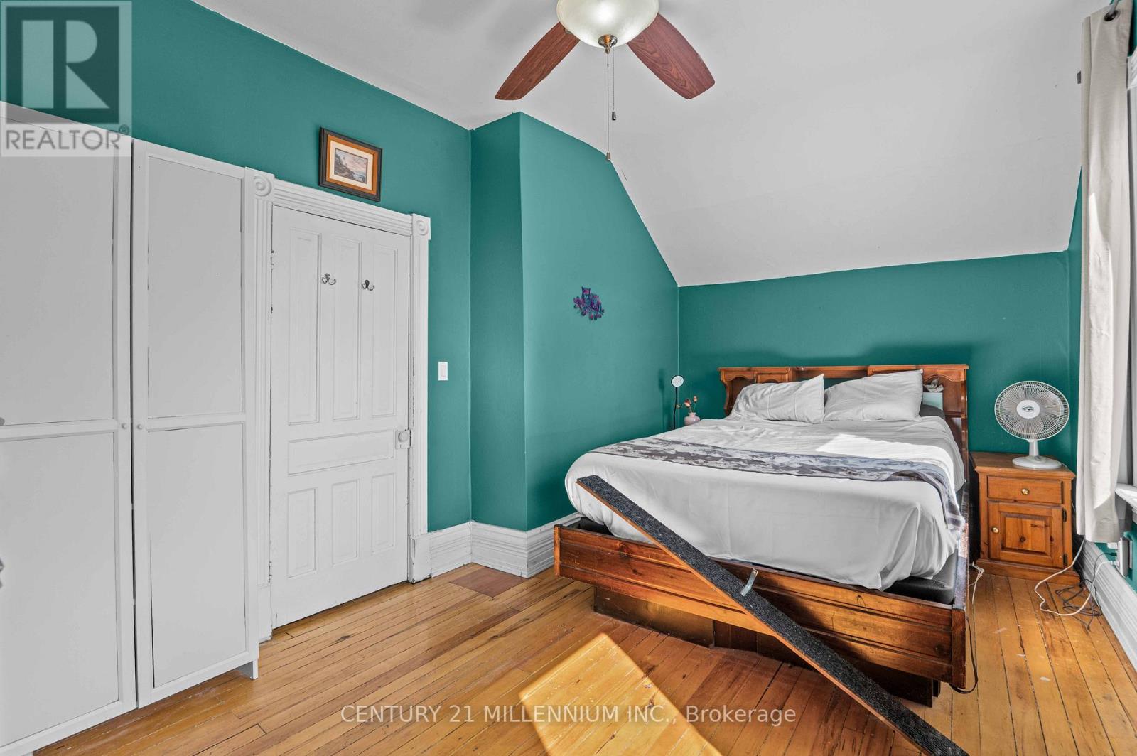 22 CROZIER STREET - 38