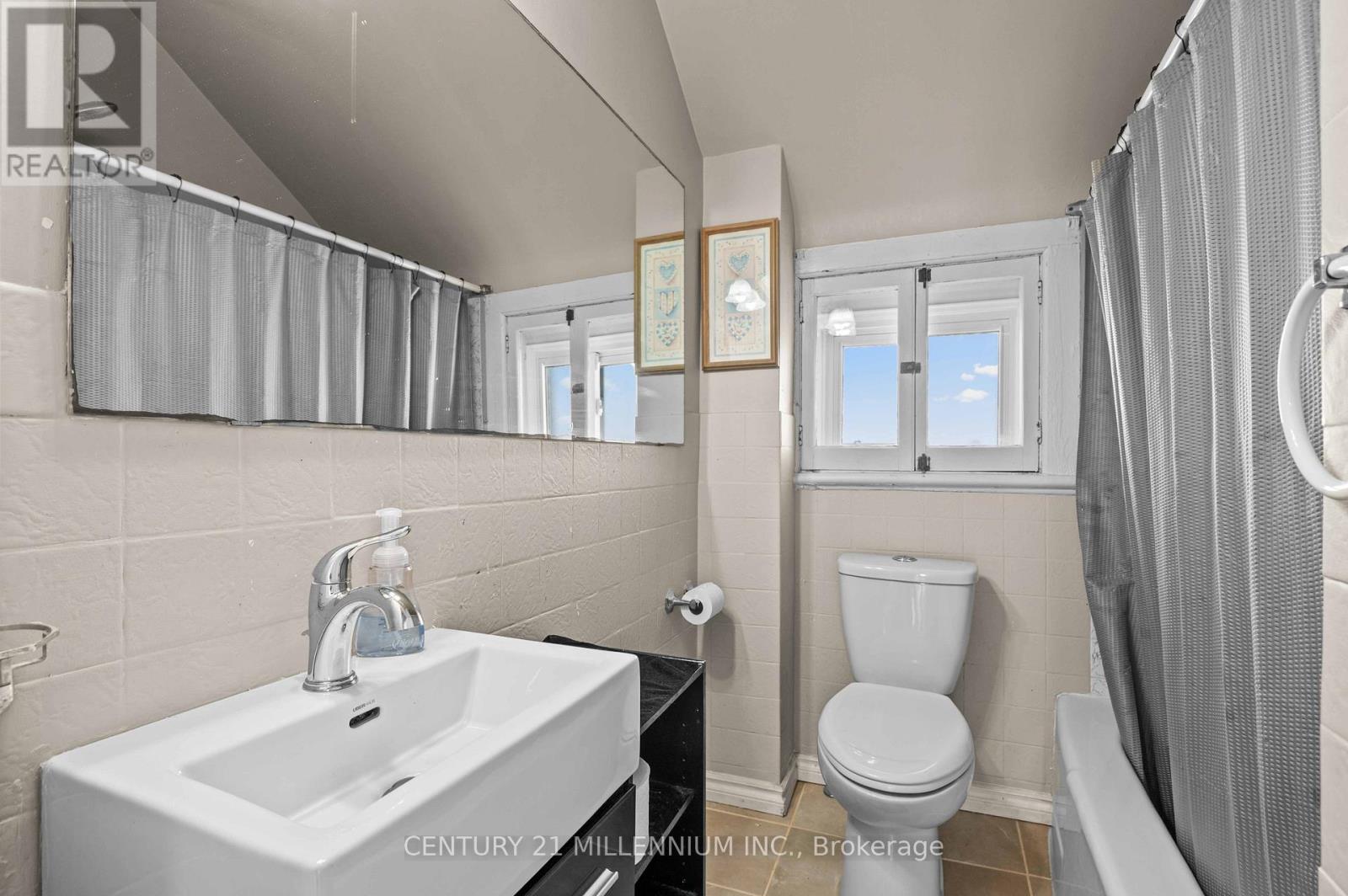 22 CROZIER STREET - 39