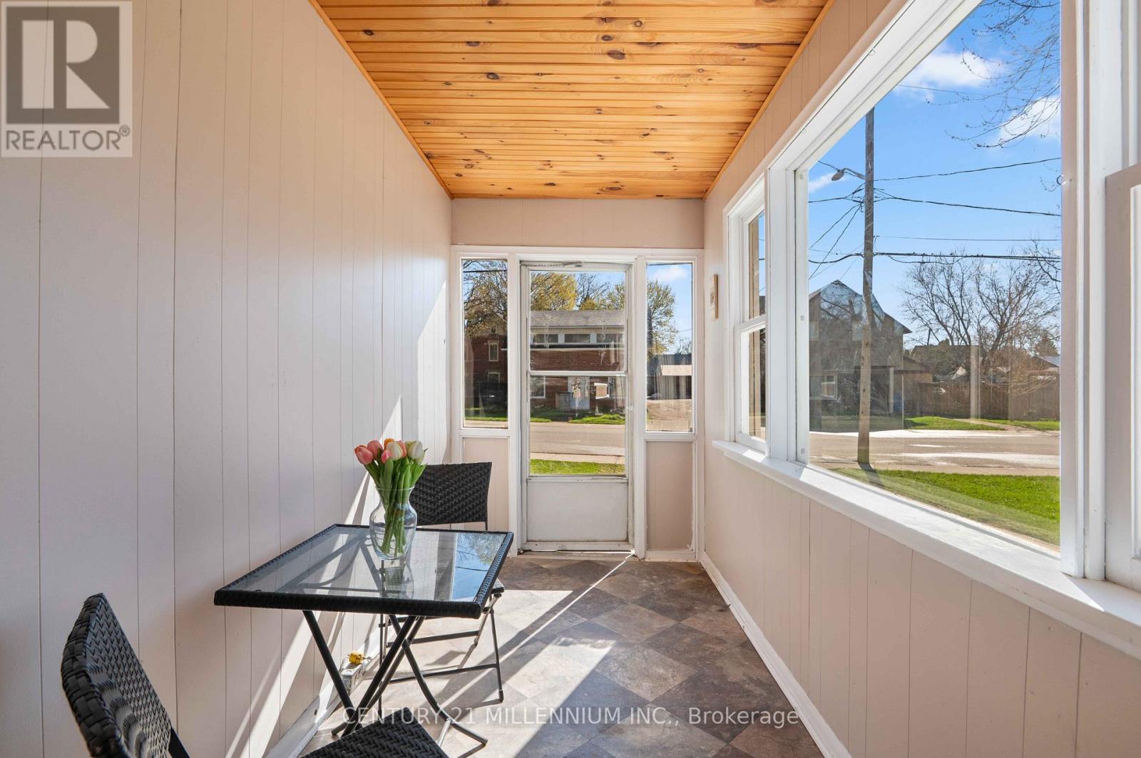 22 CROZIER STREET - 9