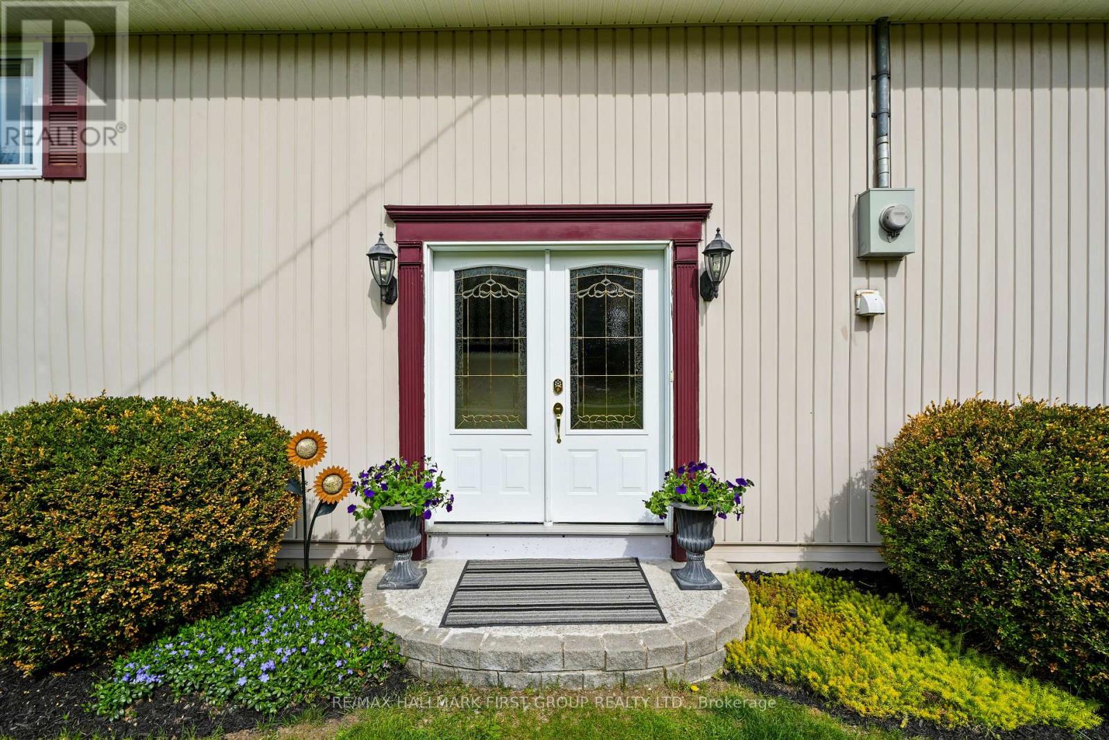 #8 190 INGHAM ROAD - 4